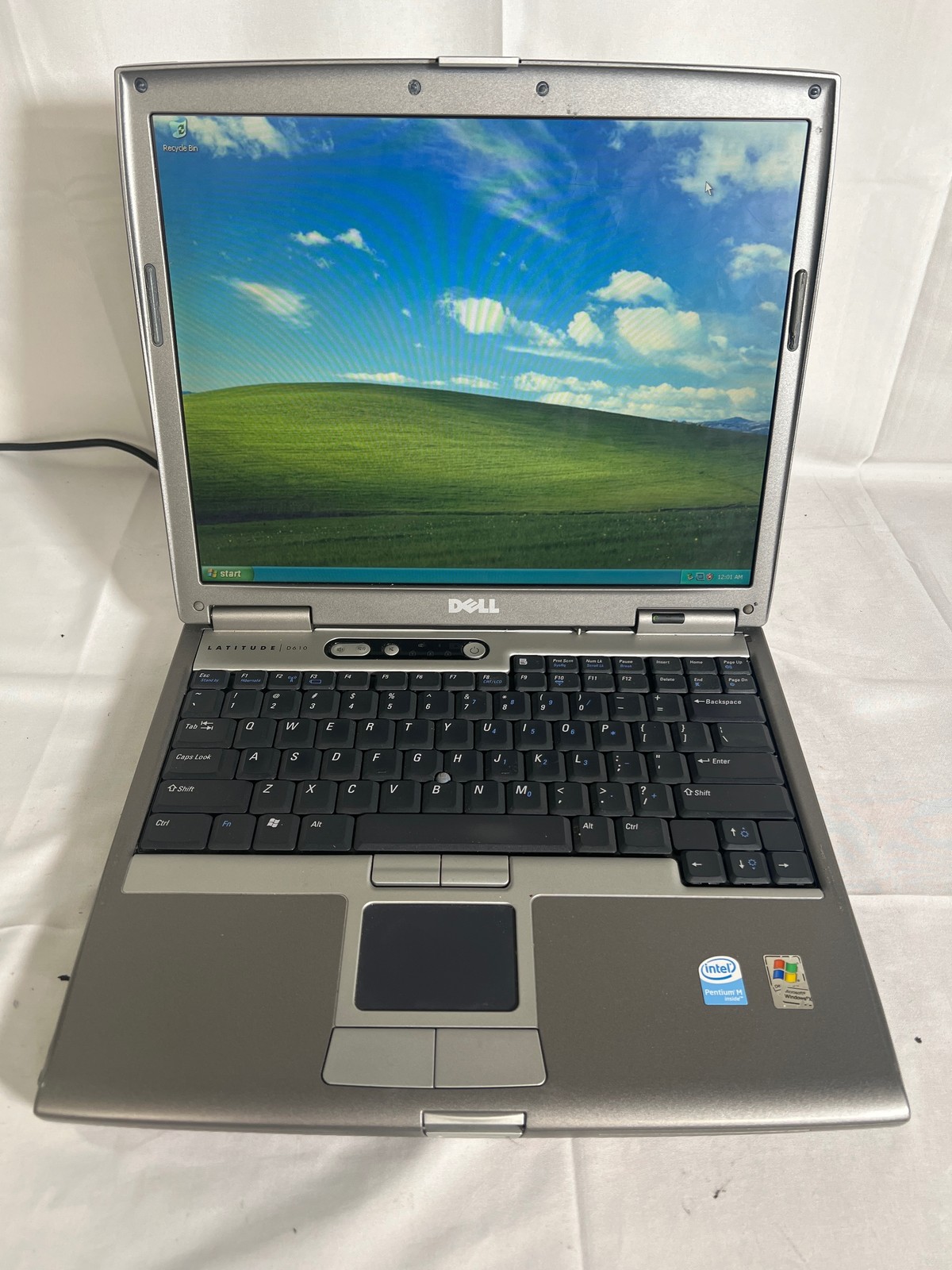 Dell Latitude D610 Pentium M 1.73GHz 2GB 14.1″ No Charger