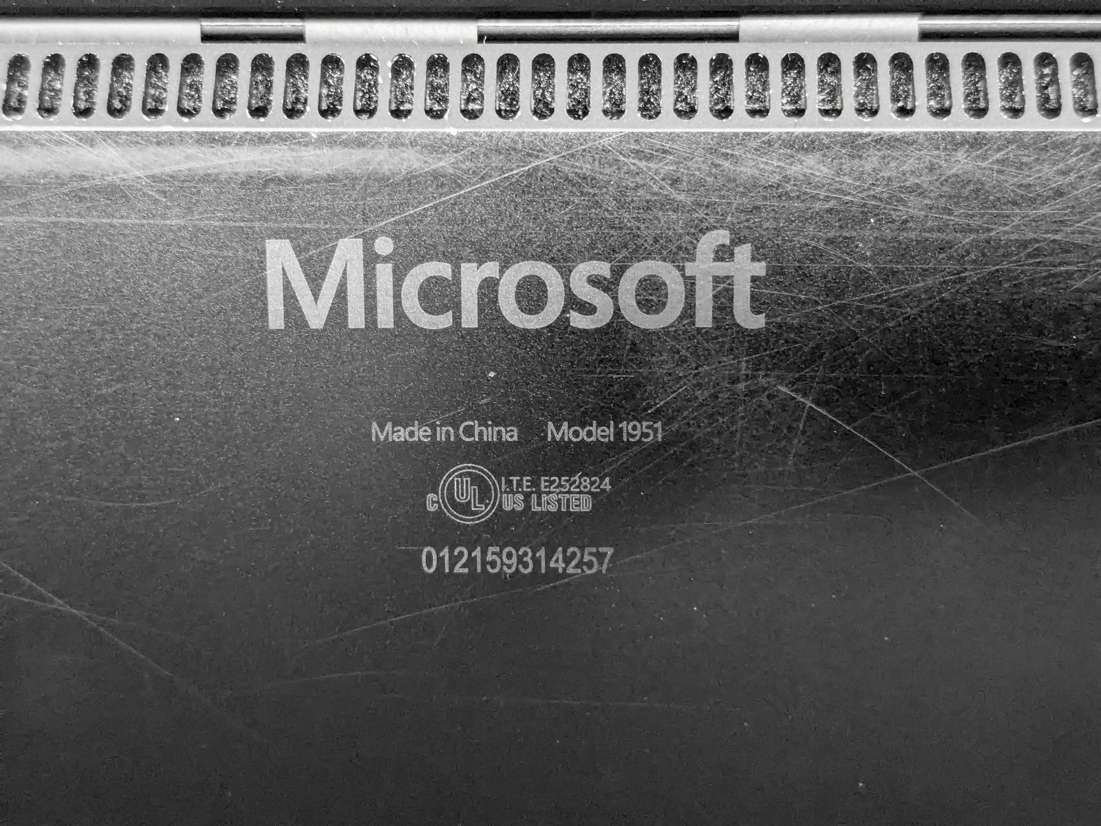 Microsoft Surface Laptop 4 13″ 2256 x 1504 Touch I5-1135G7 512GB SSD 8GB W11