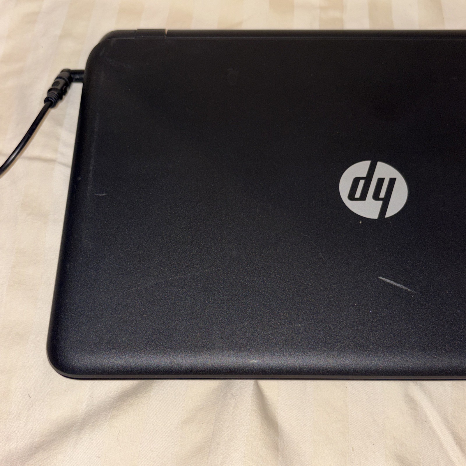 HP 15-f111dx 15.6″ Touchscreen Laptop AMD A8-6410 8GB 680GB Win-10 DVD-RW WebCam