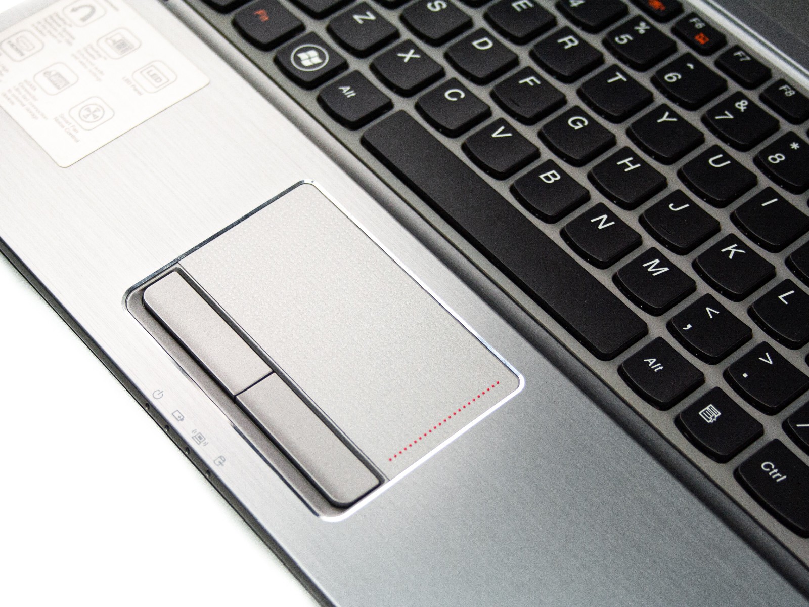 Lenovo IdeaPad Z560 15.6″ Laptop Intel i3 M380/2.53GHz/4 GB RAM/320GB HDD/Win 7