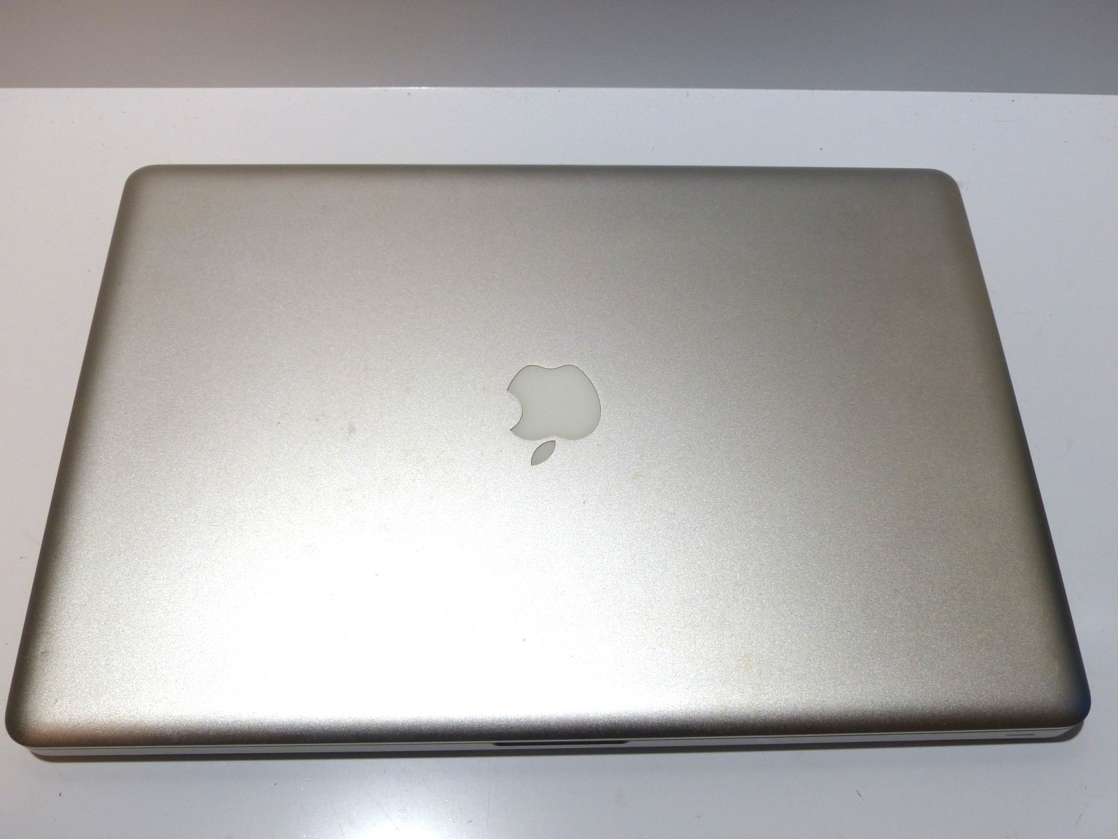 Genuine Apple MacBook Pro 17″ A1297 Mid 2010 i7-620M 2.66GHz 2GB Ram No Power