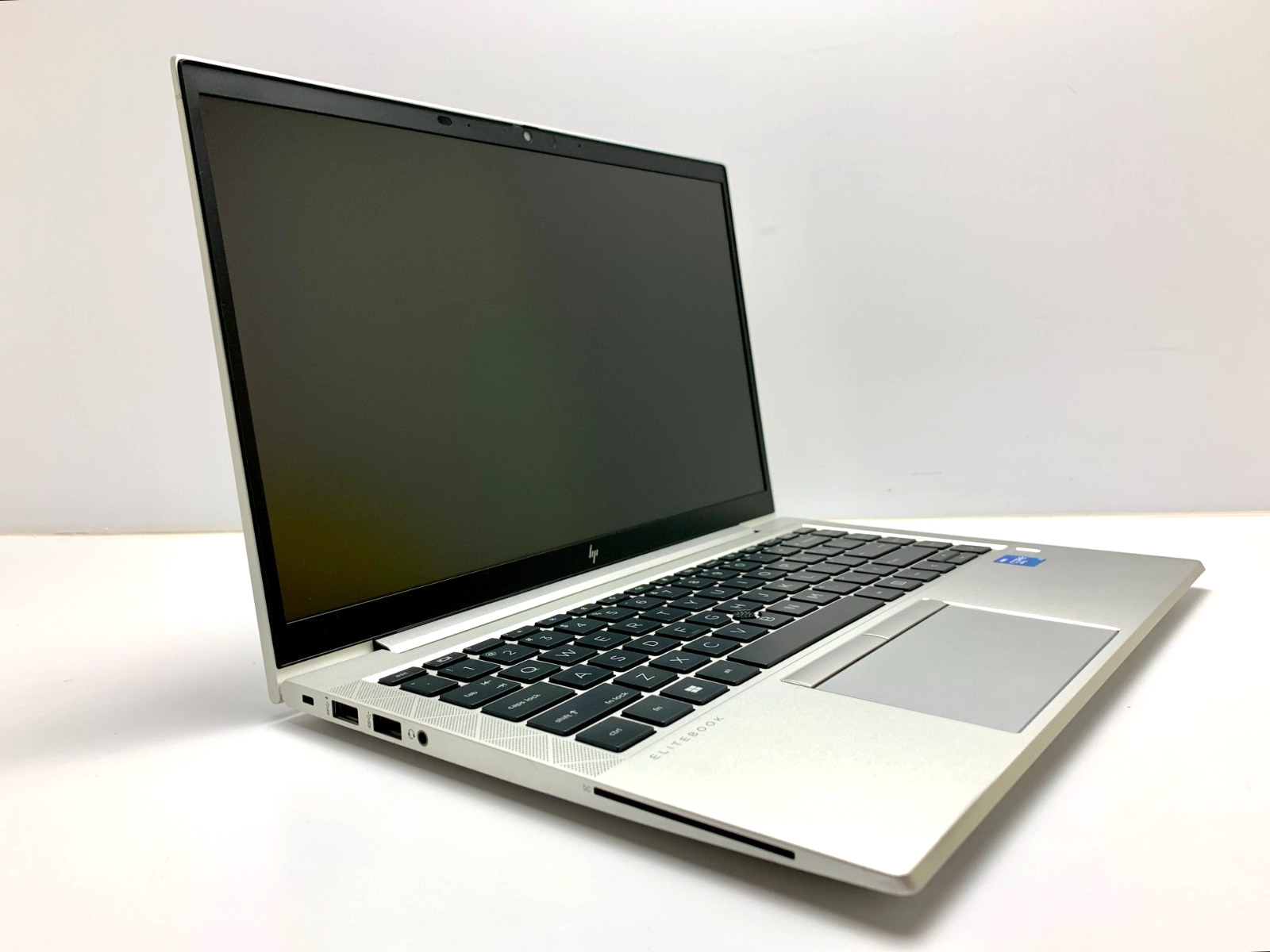 HP EliteBook 840 G8 | i5-1145G7 | 16GB RAM | 256GB NVMe | LINUX