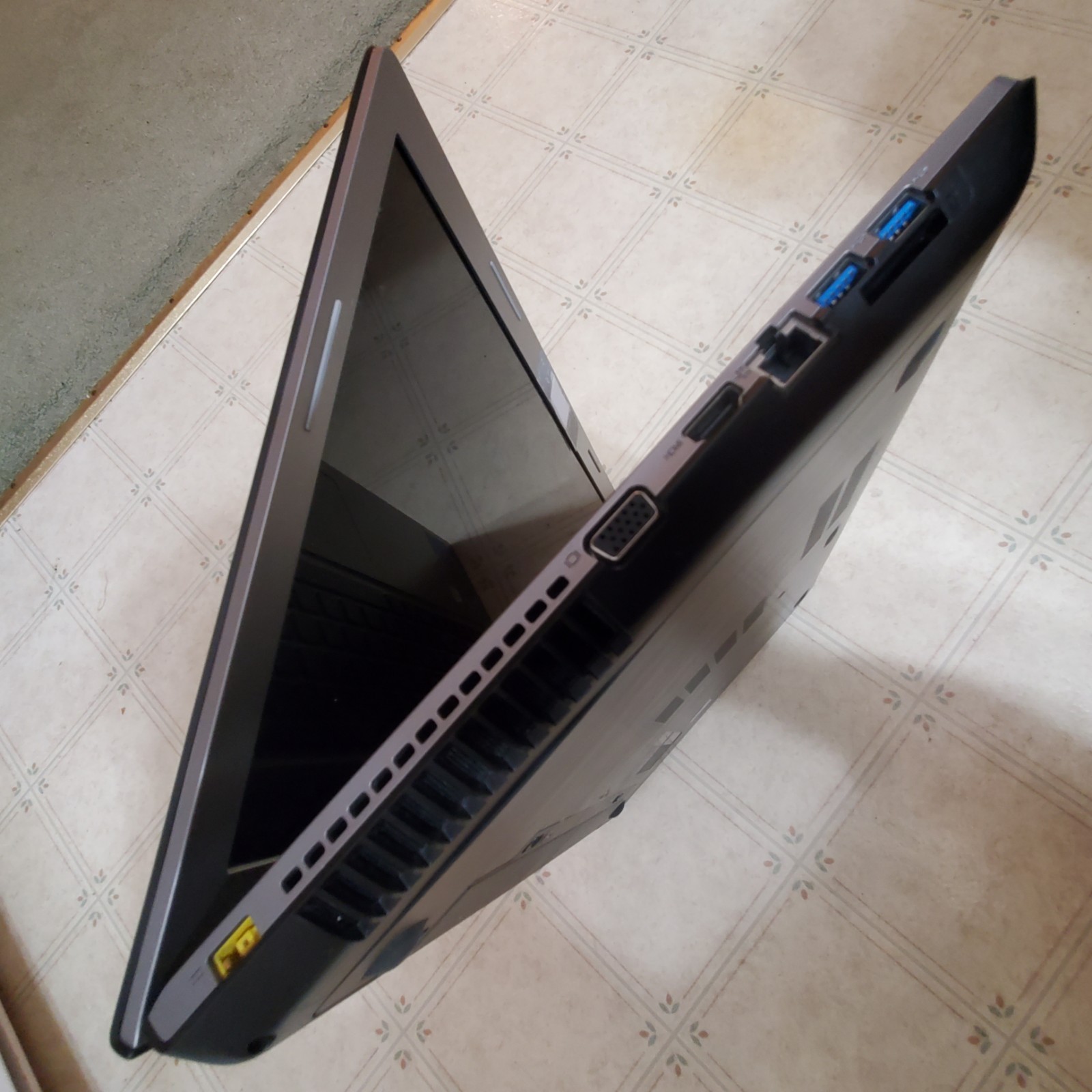 Lenovo Ideapad Z710 i7 17.3″ NIVIDIA GeForce GT 745M 16GB RAM 1 TB SSD Win 10