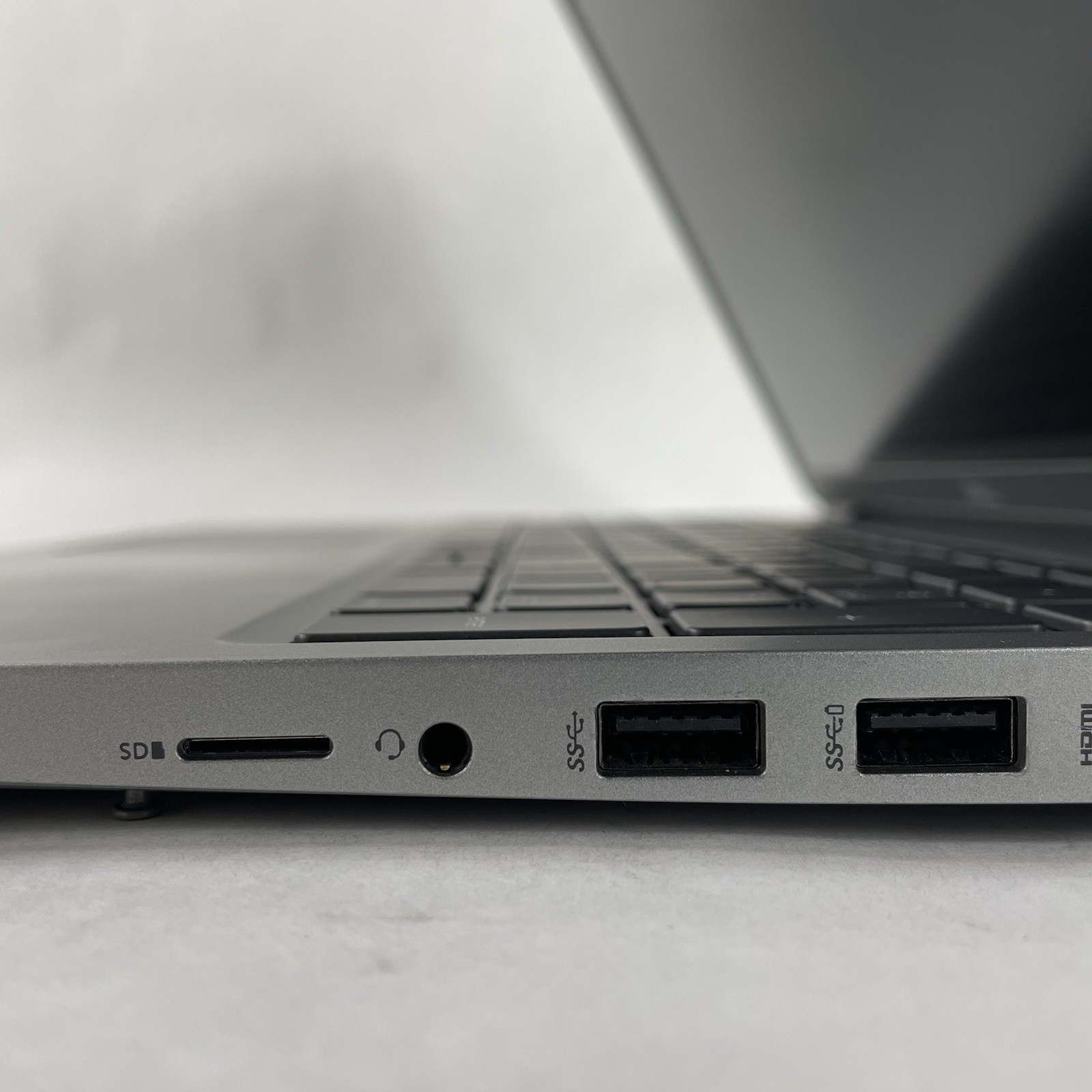 Dell Latitude 5520 15.6″ i5-1145G7 2.60 GHz 8 GB RAM No SSD/OS/Battery – Read