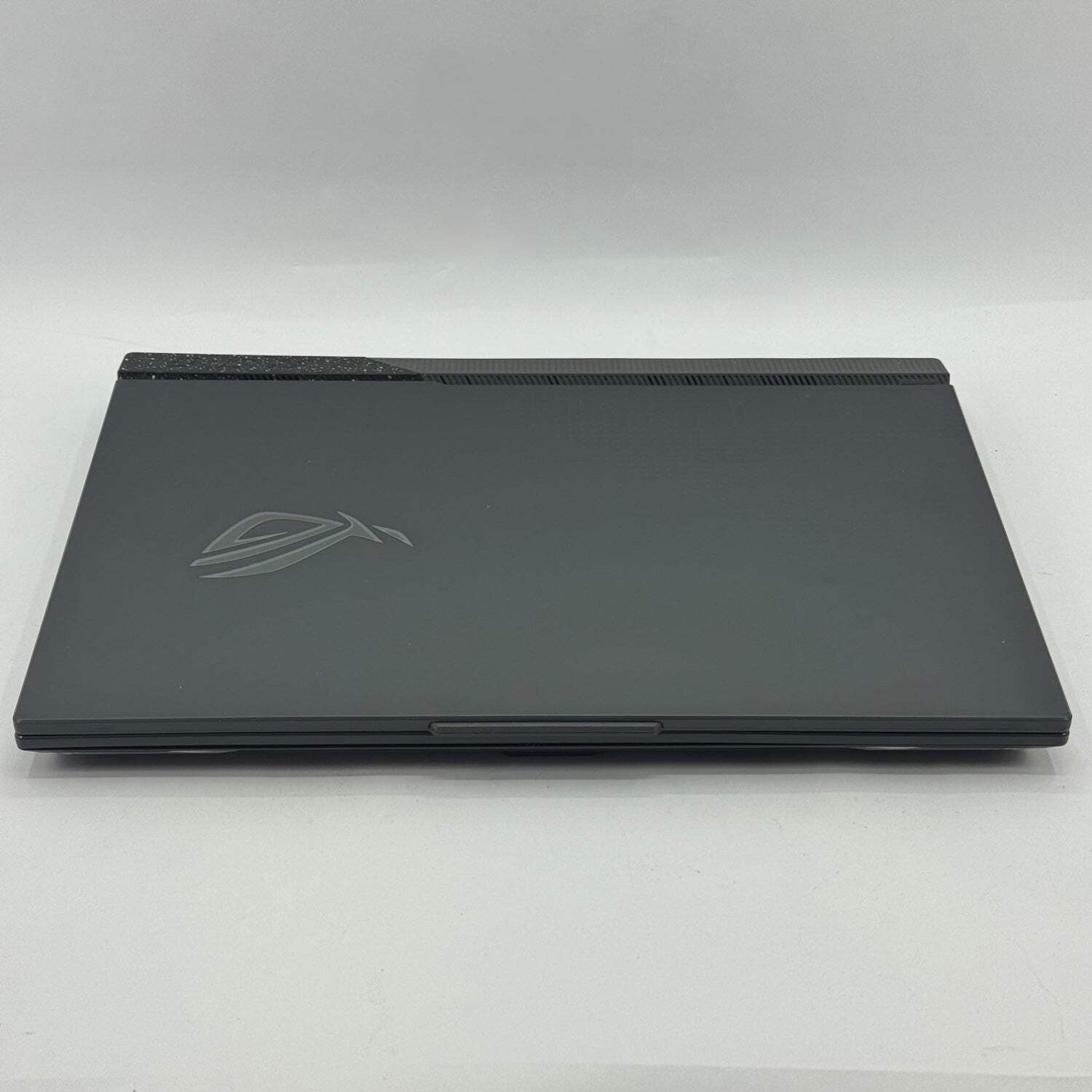 Broken Asus ROG Strix G713PU 17.3″ Ryzen 9 7940HX 16GB RAM 1TB SSD RTX 4050 READ