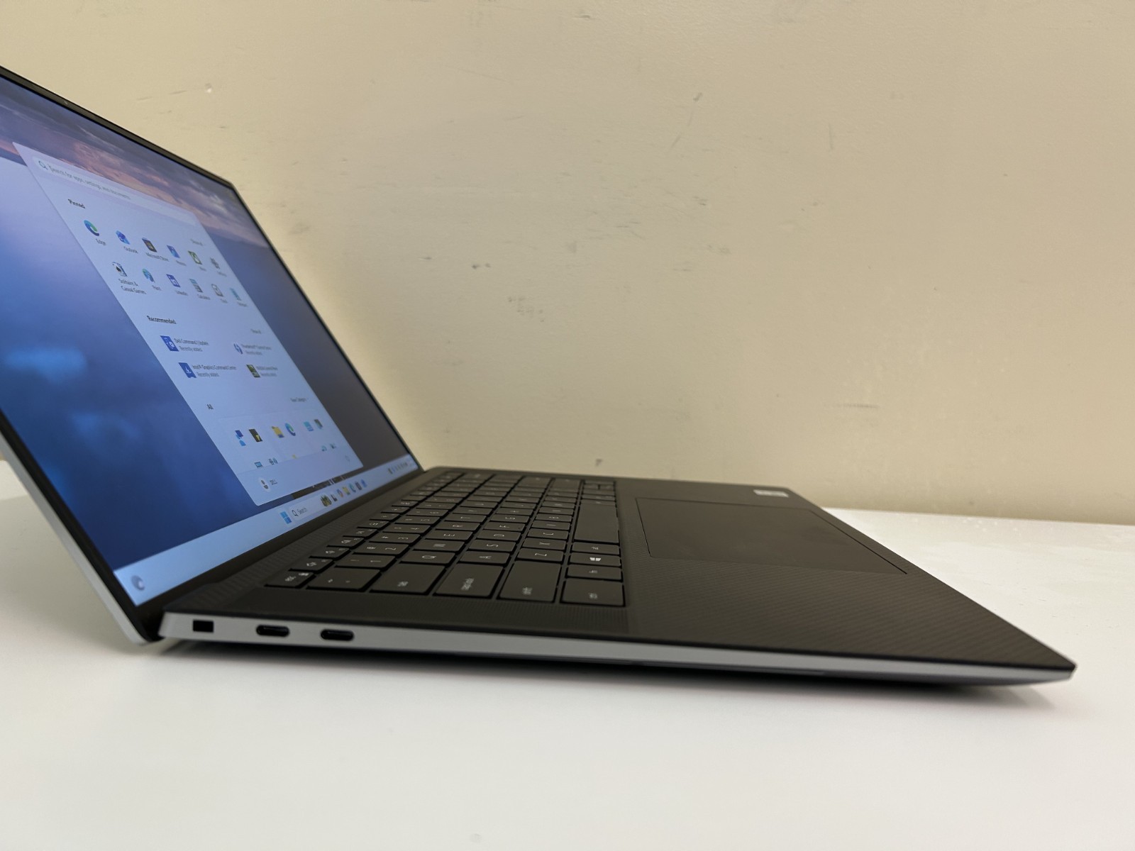 LAPTOP Dell Precision 5550 15.6″ i7-10850H 1 TB NVMe SSD 32GB RAM Win 11 Pro
