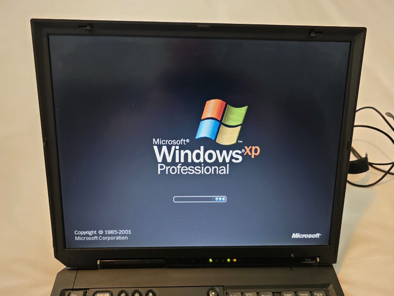 Vintage IBM ThinkPad R40 Windows XP Pro Factory Restore Pentium M Working