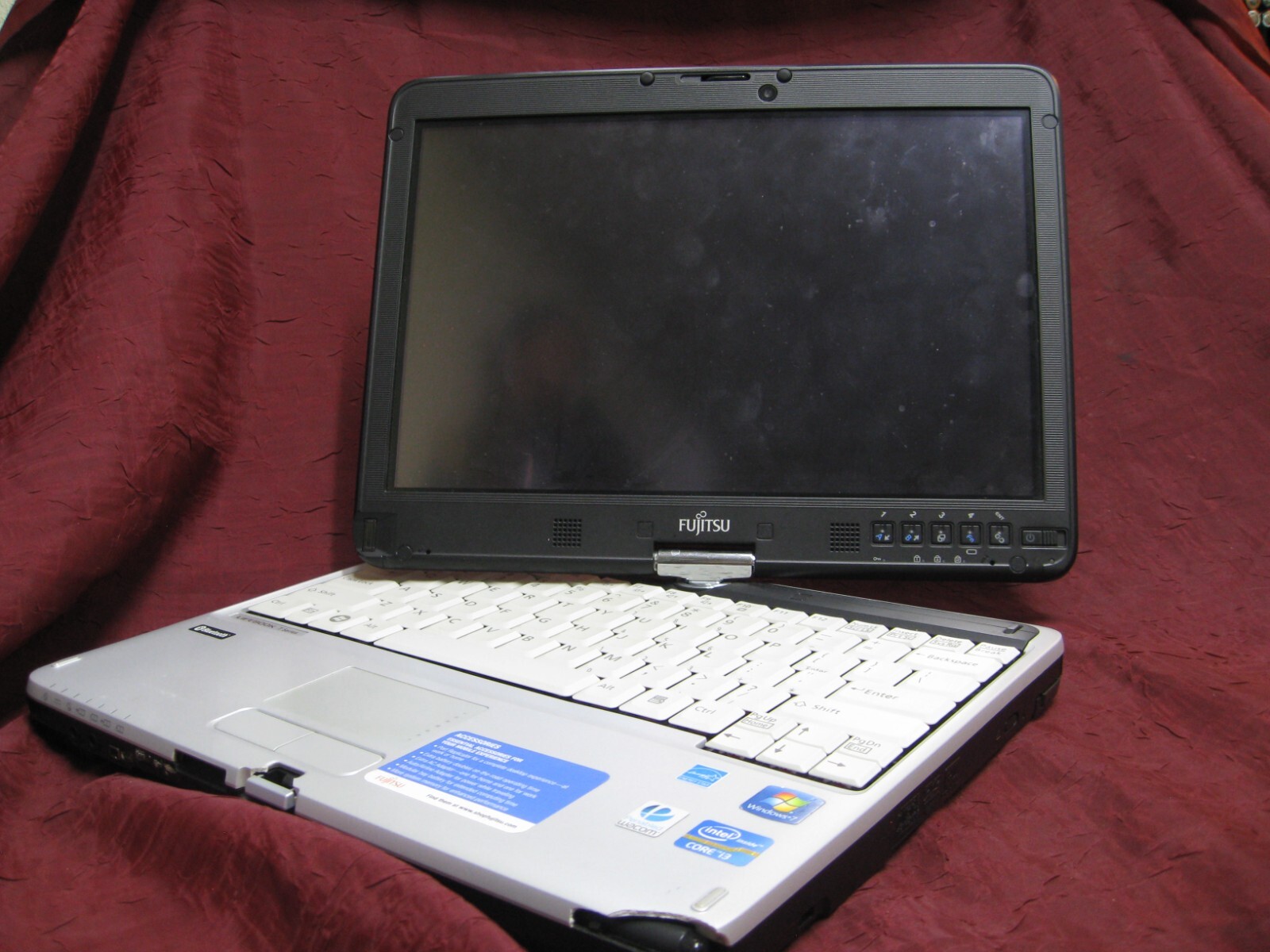 Fujitsu Lifebook T731 i3-2330M 2.2GHz 4GB 250GB HDD Touch Webcam Laptop NO OS