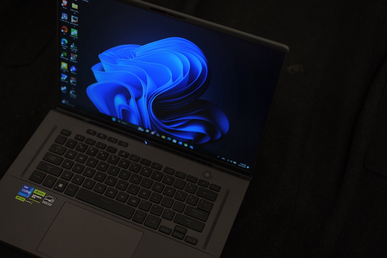 ASUS Zephyrus G16 Gaming Laptop – RTX 4070 | 32GB Vengeance RAM | 1.5TB NVMe