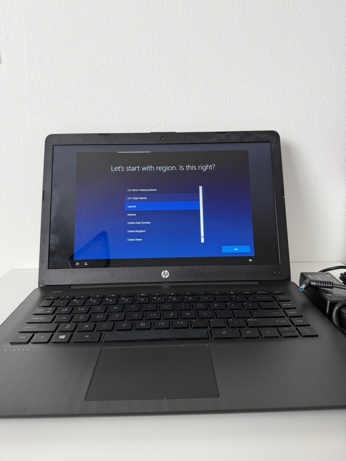 HP Stream 14-ds0010ds 14” Laptop AMD A6 4GB 64GB eMMC Windows 10 Tested