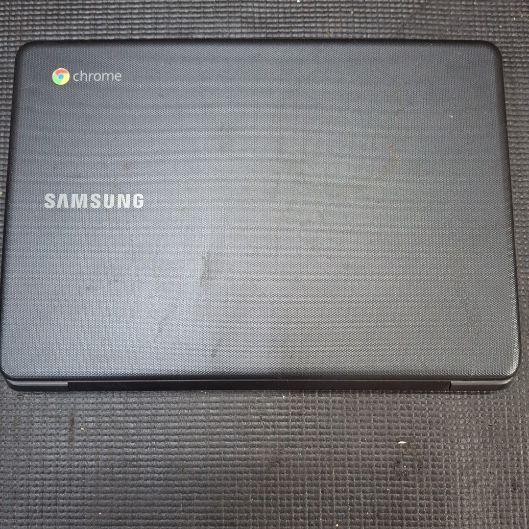 Lot of 3 – Laptops- Samsung, RCA, HP – UNTESTED – Storage Locker Find