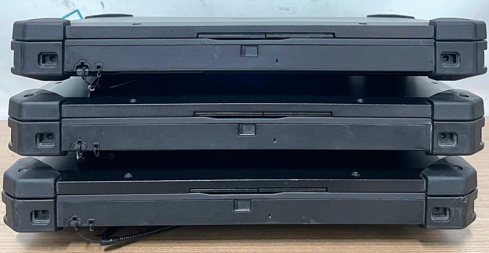 LOT 3 Latitude 7212 Rugged Extreme 11.6 W11P i3-7100U 2.4GHz 8gb RAM 256gb SSD