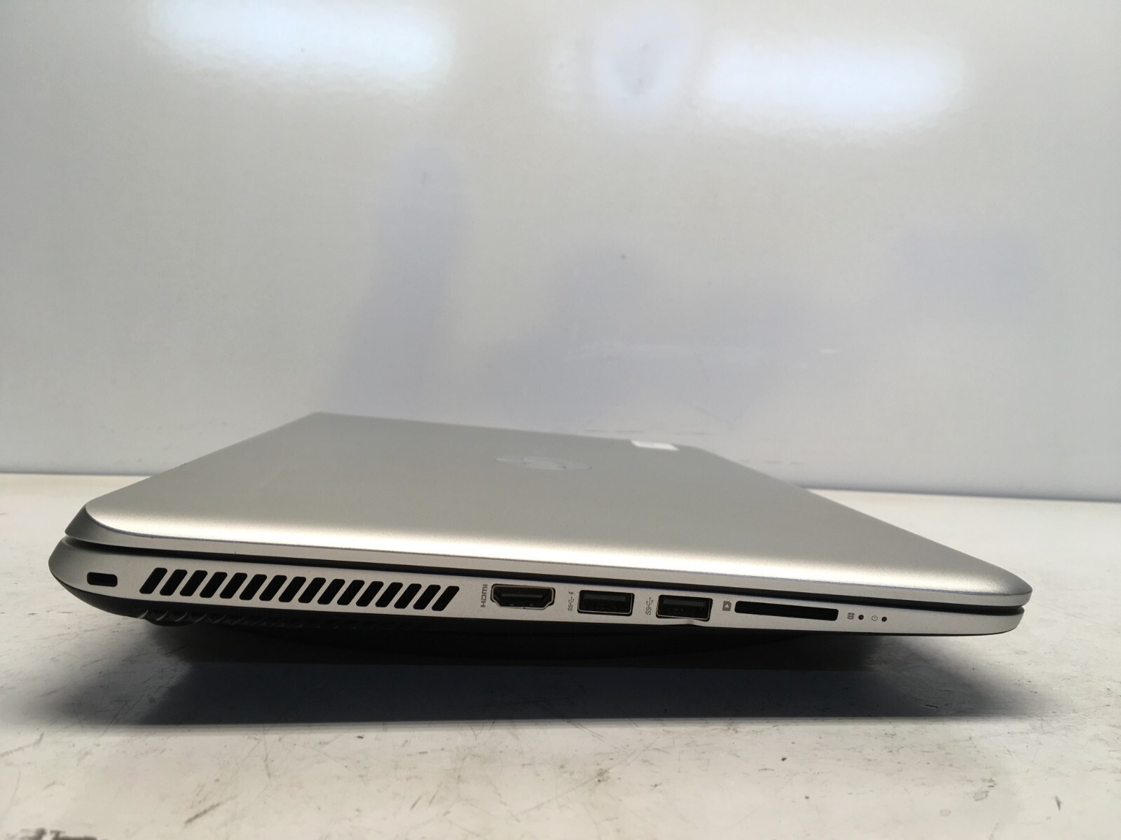 HP Envy 15-j040US Touchscreen Intel i5-3230M 2.6GHz 8 GB NO HDD No Batt READ