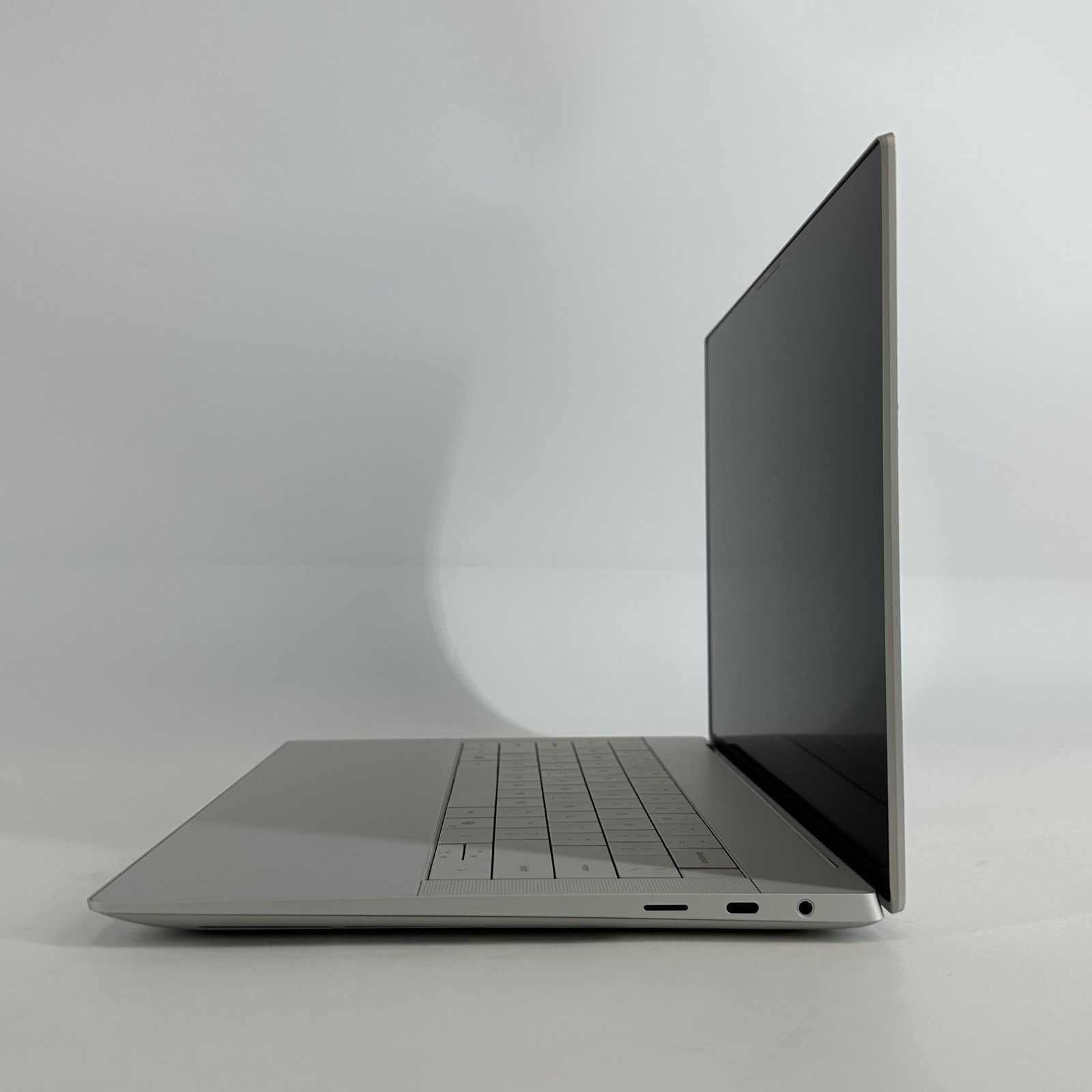 Dell XPS 14 9440 FHD+ 1.4 GHz Ultra 7 155H 32GB 1TB SSD RTX 4050 Excellent