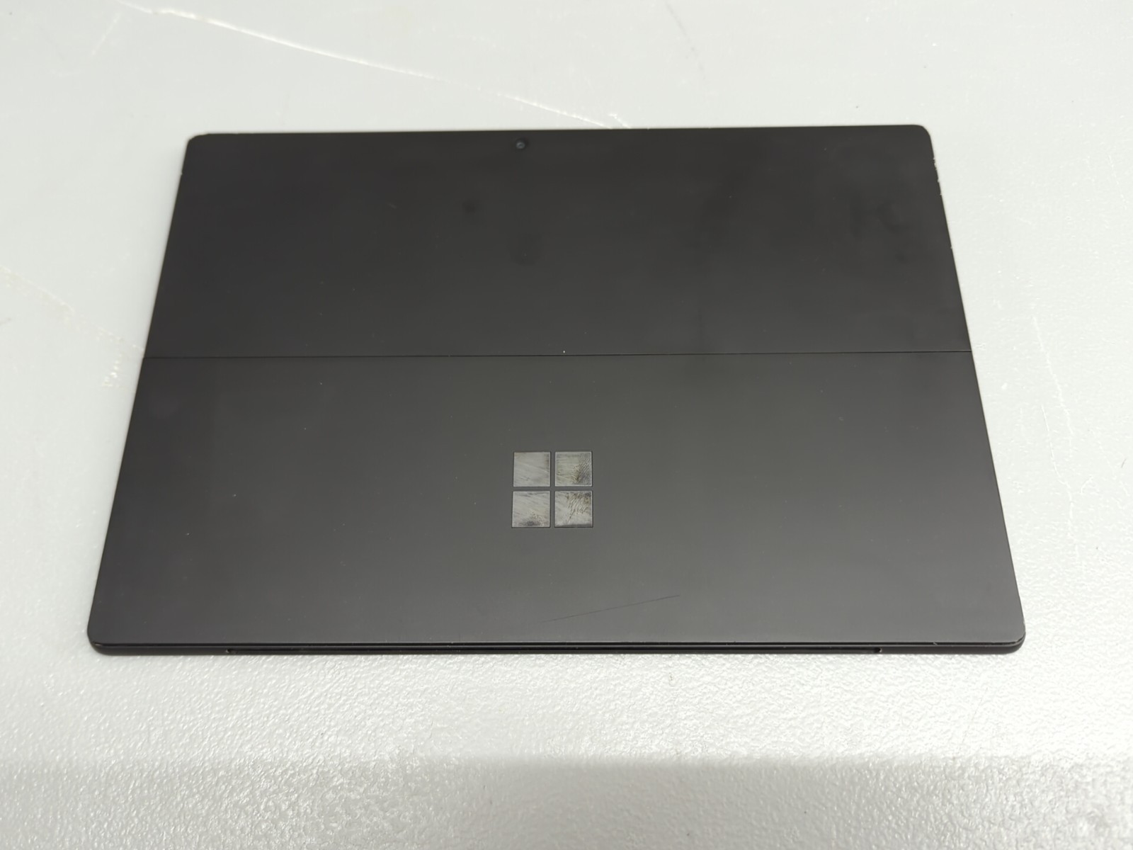 Microsoft Surface Pro 7 i5 8GB RAM 256GB SSD 12.3″ Tablet – White Spots on LCD
