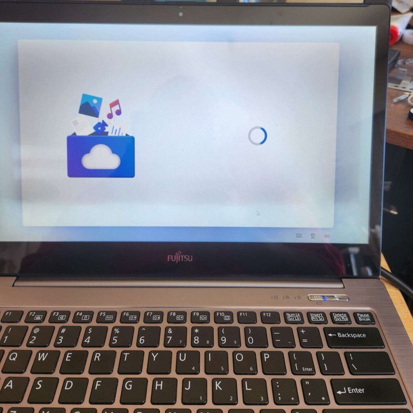 Fujitsu LifeBook U904 Ultrabook Intel Core i5-4300u Touchscreen