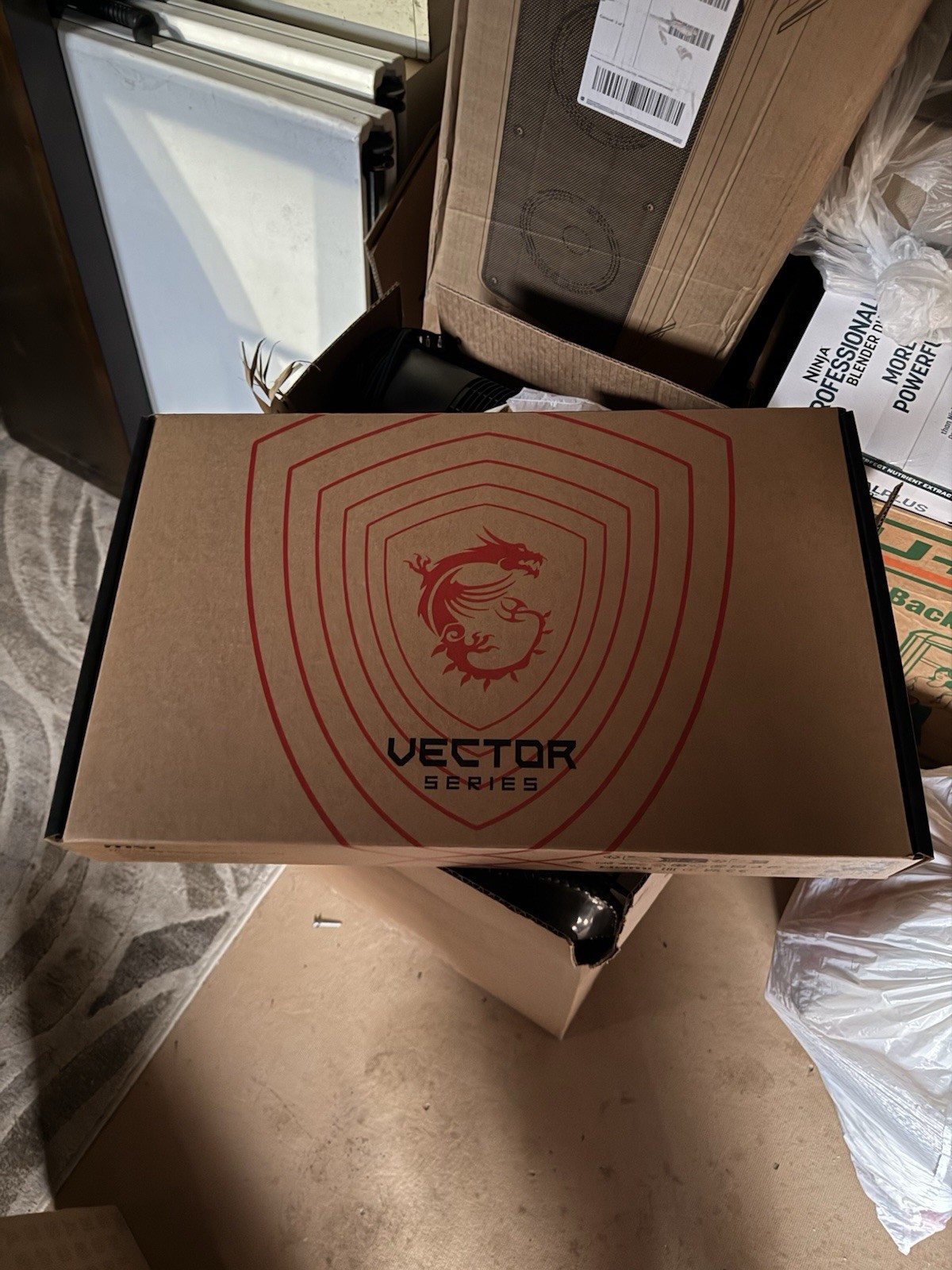 MSI Vector 16 HX – 16″ QHD+ 240Hz, Ultra 9 275HX, RTX 5080, 32GB RAM, 3TB SSD