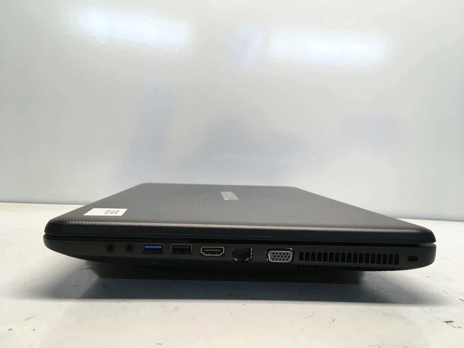 Toshiba Satellite C875D-S7105 AMD A6-4400M 2.7GHz 4 GB NO HDD/Battery