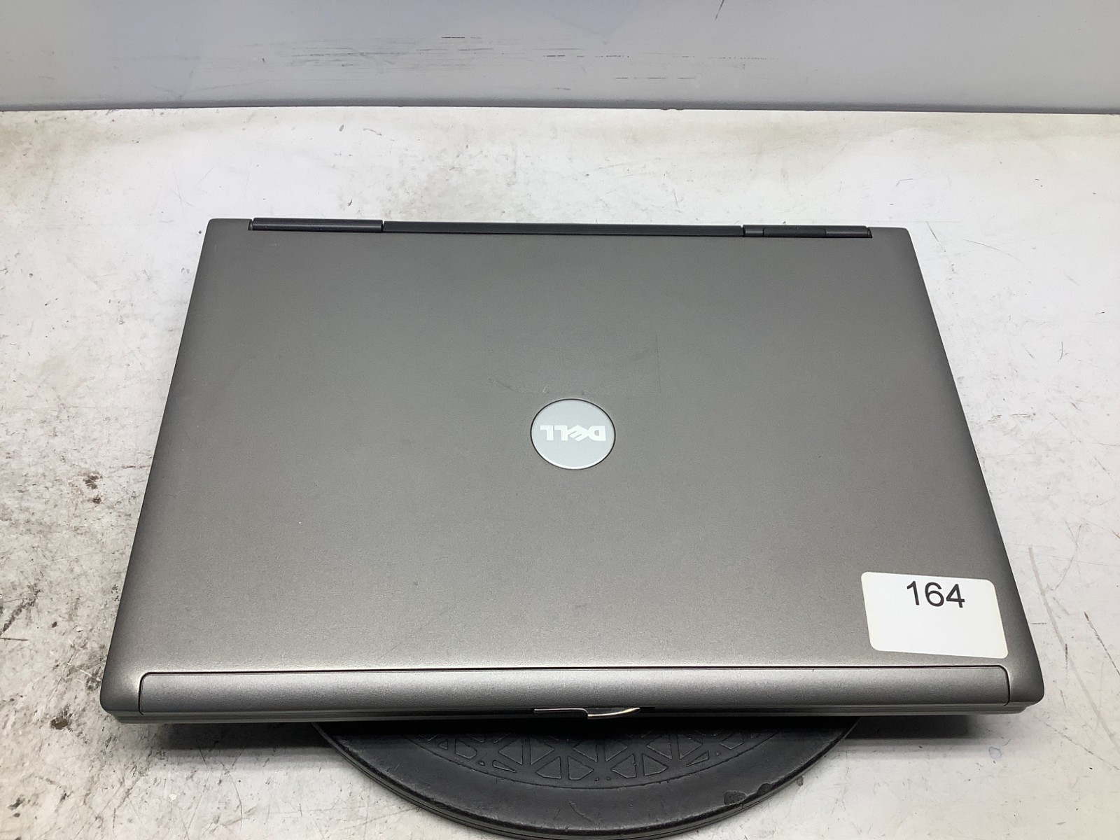 Dell Latitude D630 Intel Core 2 Duo 06FB 2.2GHz 2 GB 500GB WIN XP No Batt