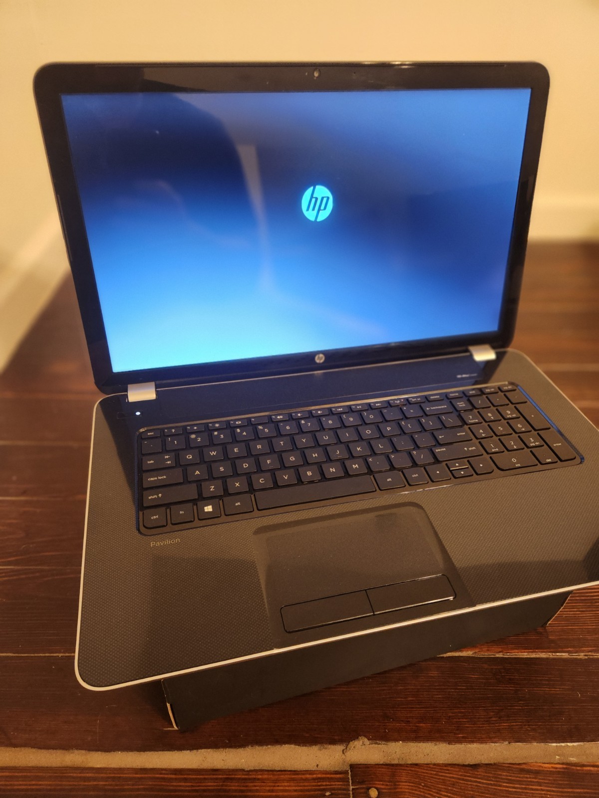 HP Pavilion 17″ Notebook Intel Core i5 8th Gen Silver Windows 8 Charger