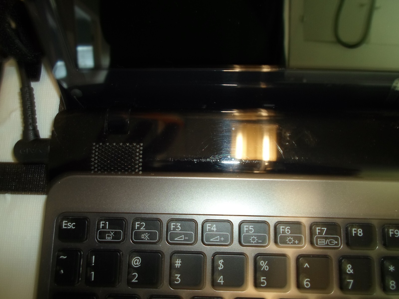 Sony VAIO damaged PCG-7173L Intel Core 2 Duo 1GB RAM 120GB HDD CRACKED SCREEN