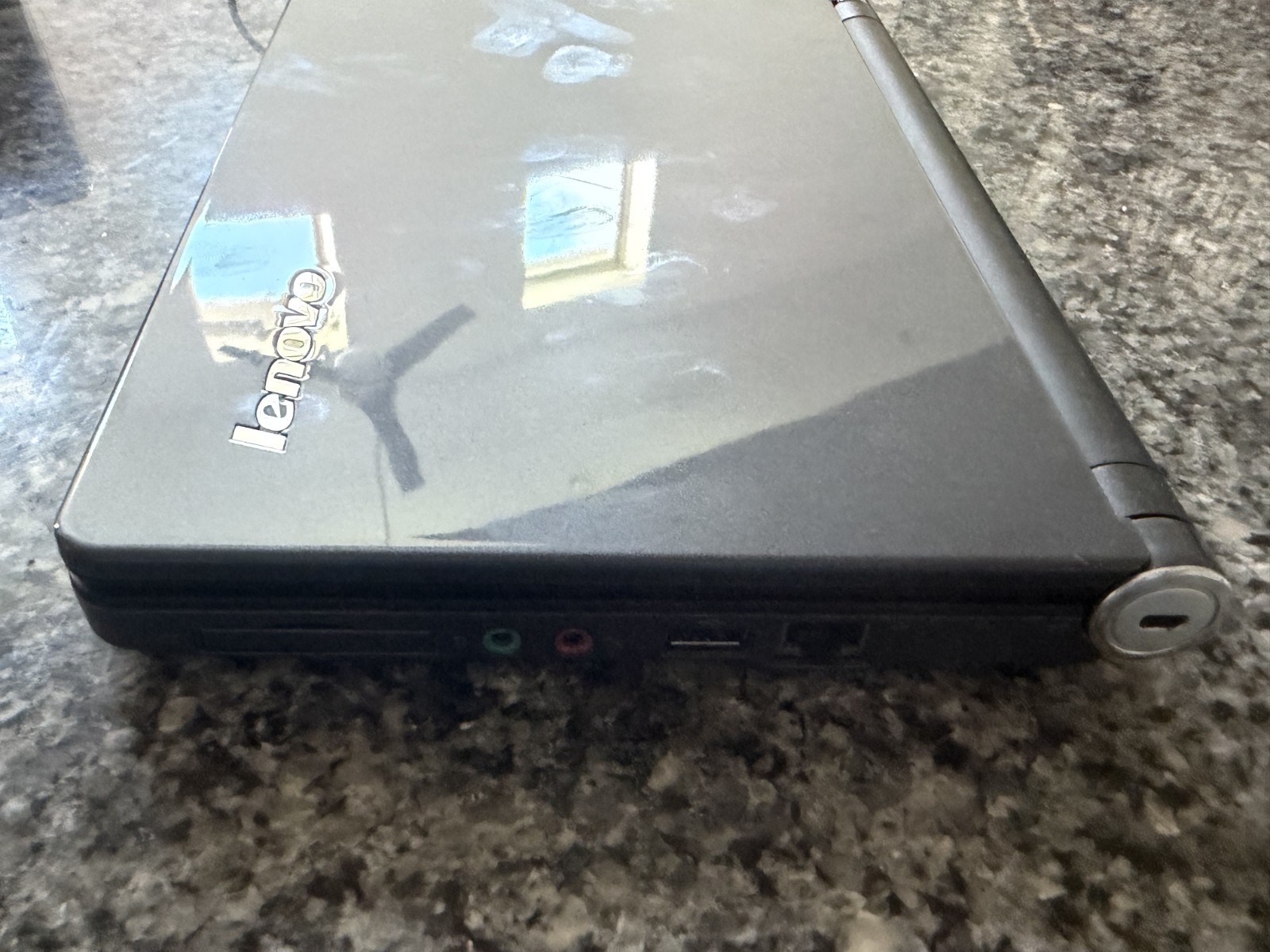 Lenovo IdeaPad S10e, netbook, 10.1″, / 1GB / 160GB / Win XP Home READ