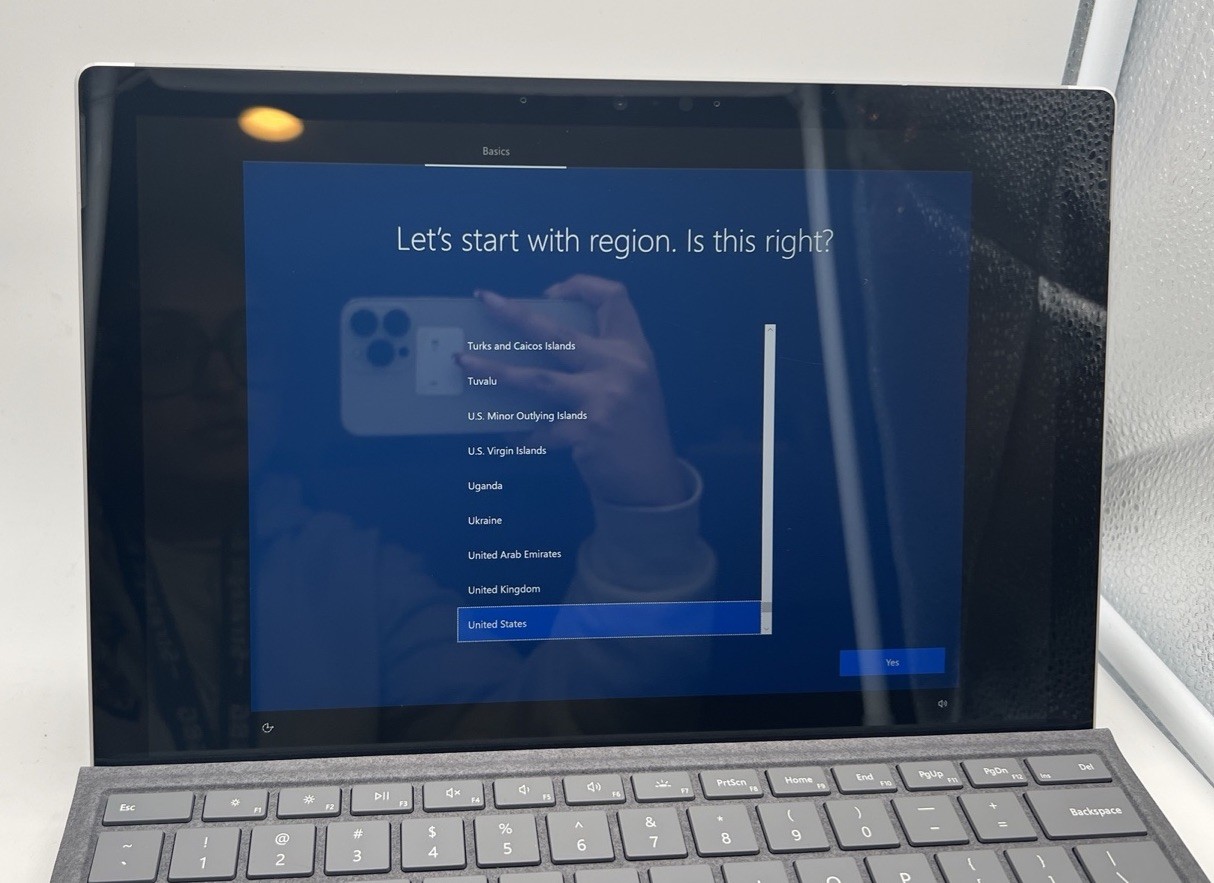 Microsoft Surface Pro Core i7-7660U 2.50GHz 8GB RAM 256GB 5/3
