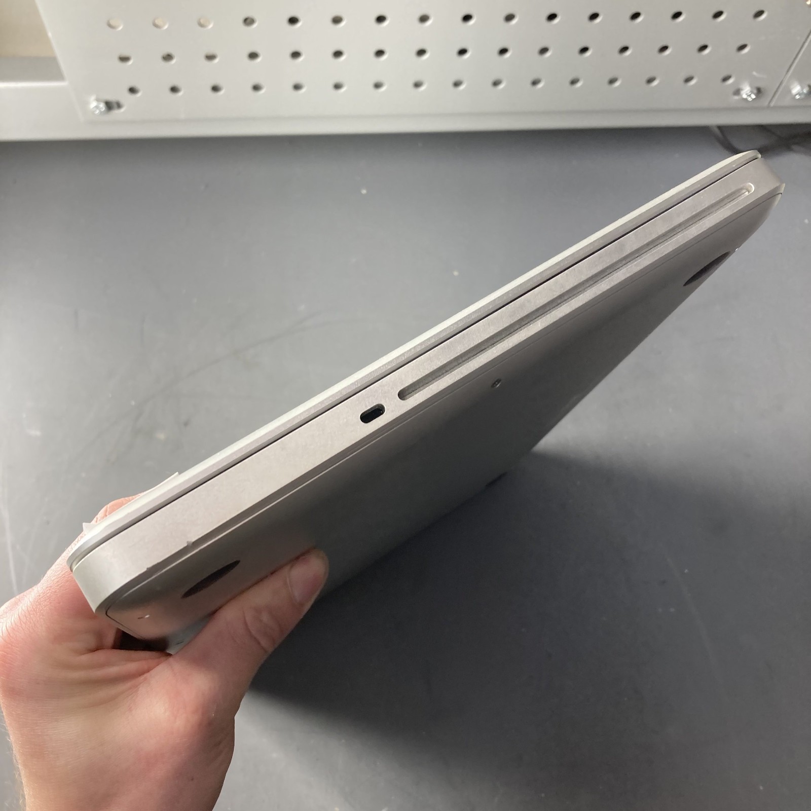 Apple MacBook Pro 13″ Core 2 Duo T8600 2.4GHz 8GB RAM 250GB HDD MacOS Yosemite