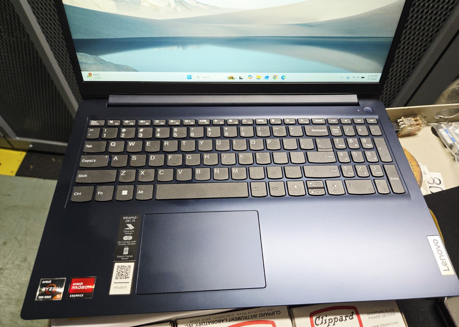 Lenovo IdeaPad 1 15.6” Full HD Touchscreen Laptop 82VG00TYUS Abyss Blue 8Gb 256