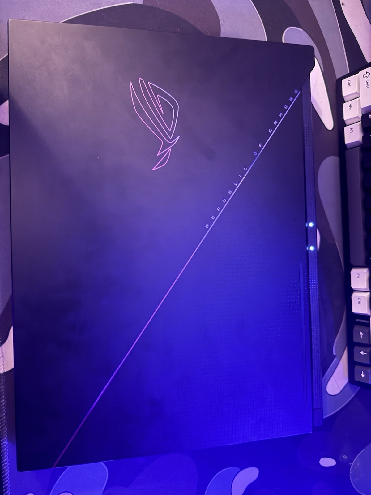 ASUS ROG Duo 16 2022 AMD Ryzen 9 6900HX with Radeon Graphics (CHARGER INCLUDED)