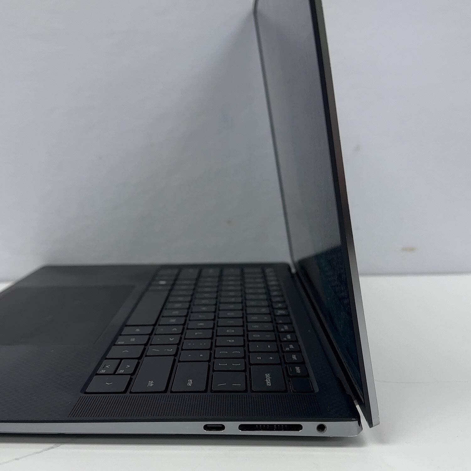 Dell Precision 5560 15.6″ i7-11800H 2.3GHz 64GB RAM 512GB SSD