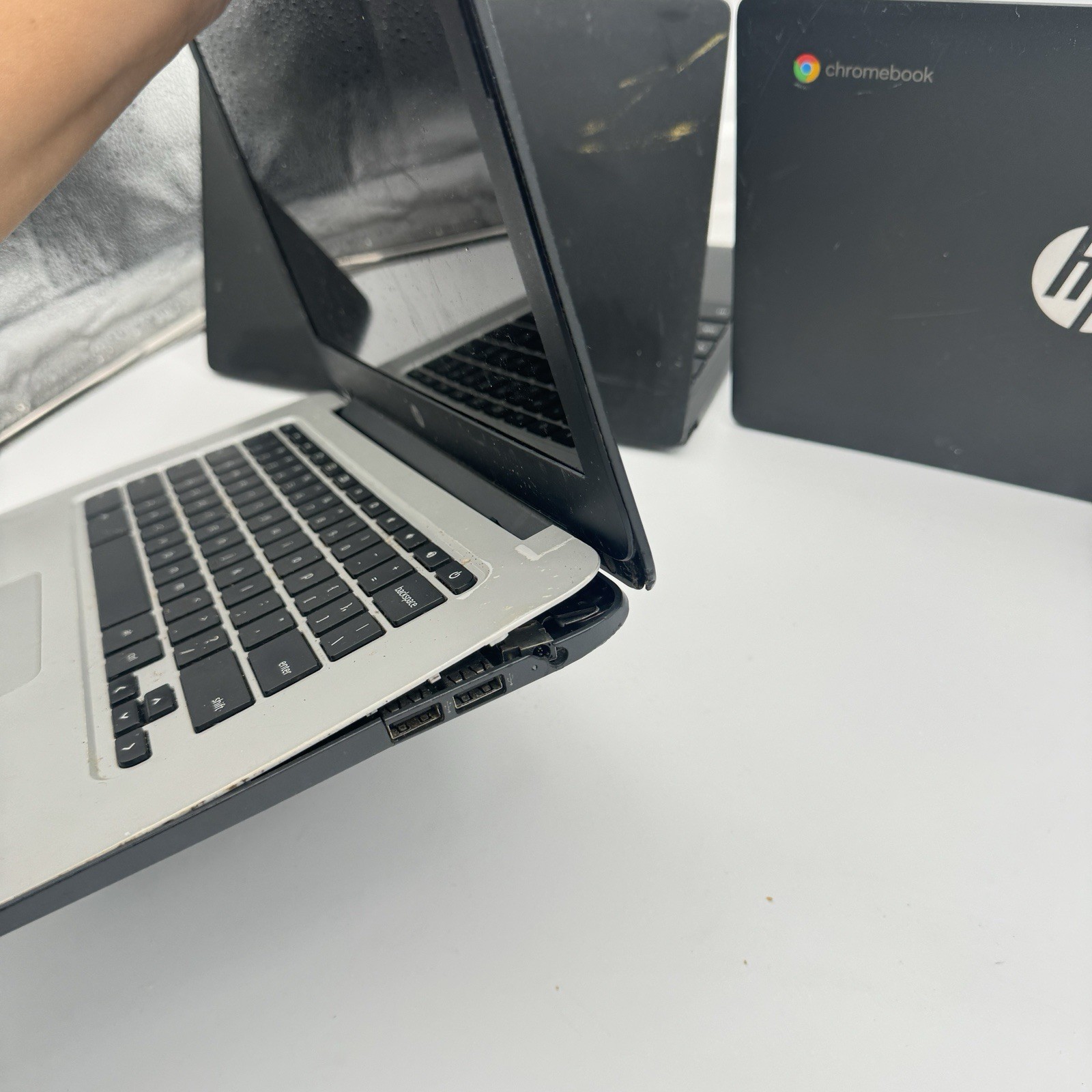 HP Chromebook Lot Of 6 Mixed For Parts Only Broken Hinges Untested Screens Good