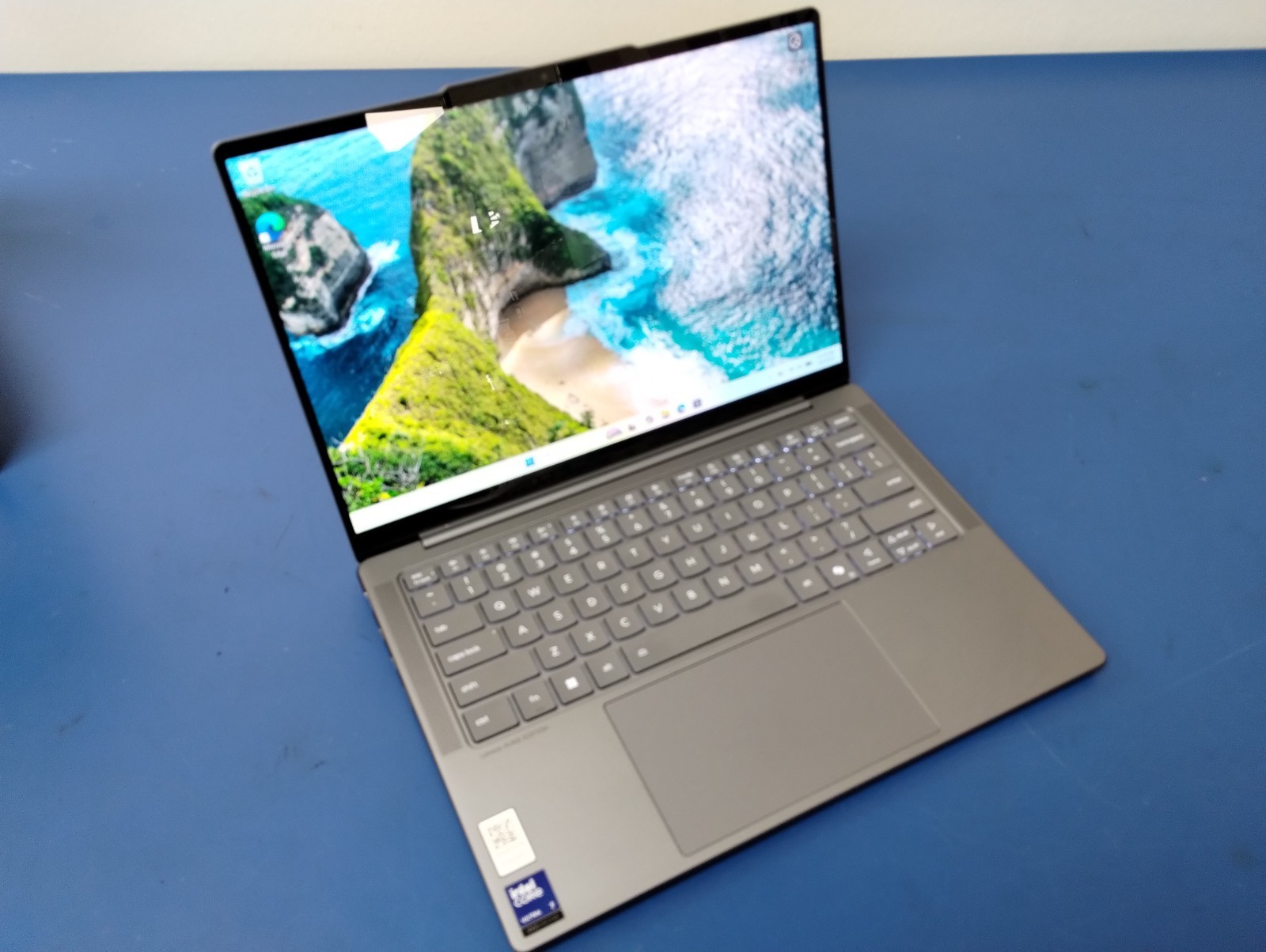 Lenovo Slim 7 14ILL10, Intel Core Ultra 7 258V, 2.20 GHz, 32 GB RAM, 1 TB NVMe
