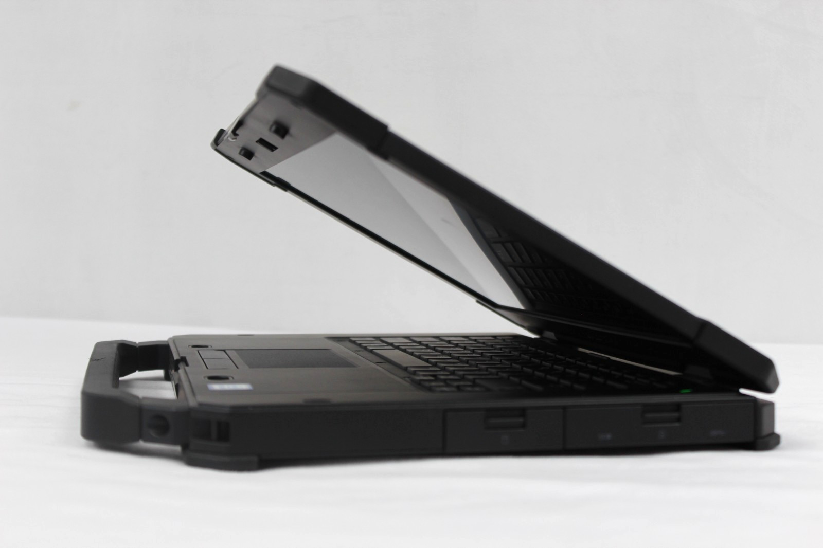 Dell Latitude 5420 Rugged Extreme intel i5-8350U 1.7GHz 8GB 256GB 4-core Win11