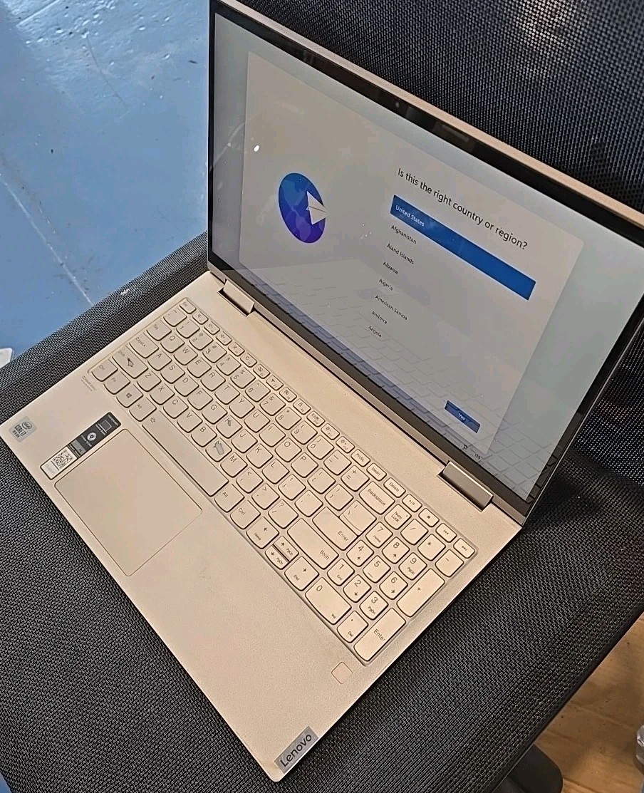 Lenovo YOGA C740 15.6” Core i7 10th gen – 12GB RAM – 256GB SSD Win 11 –