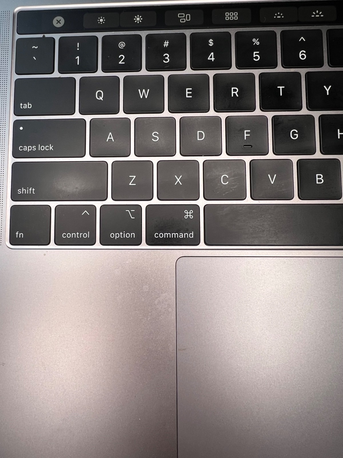APPLE MacBook Pro 2018 Core i7 2.7 13″ 16GB RAM 2TB A1989 170 Battery Cycles!