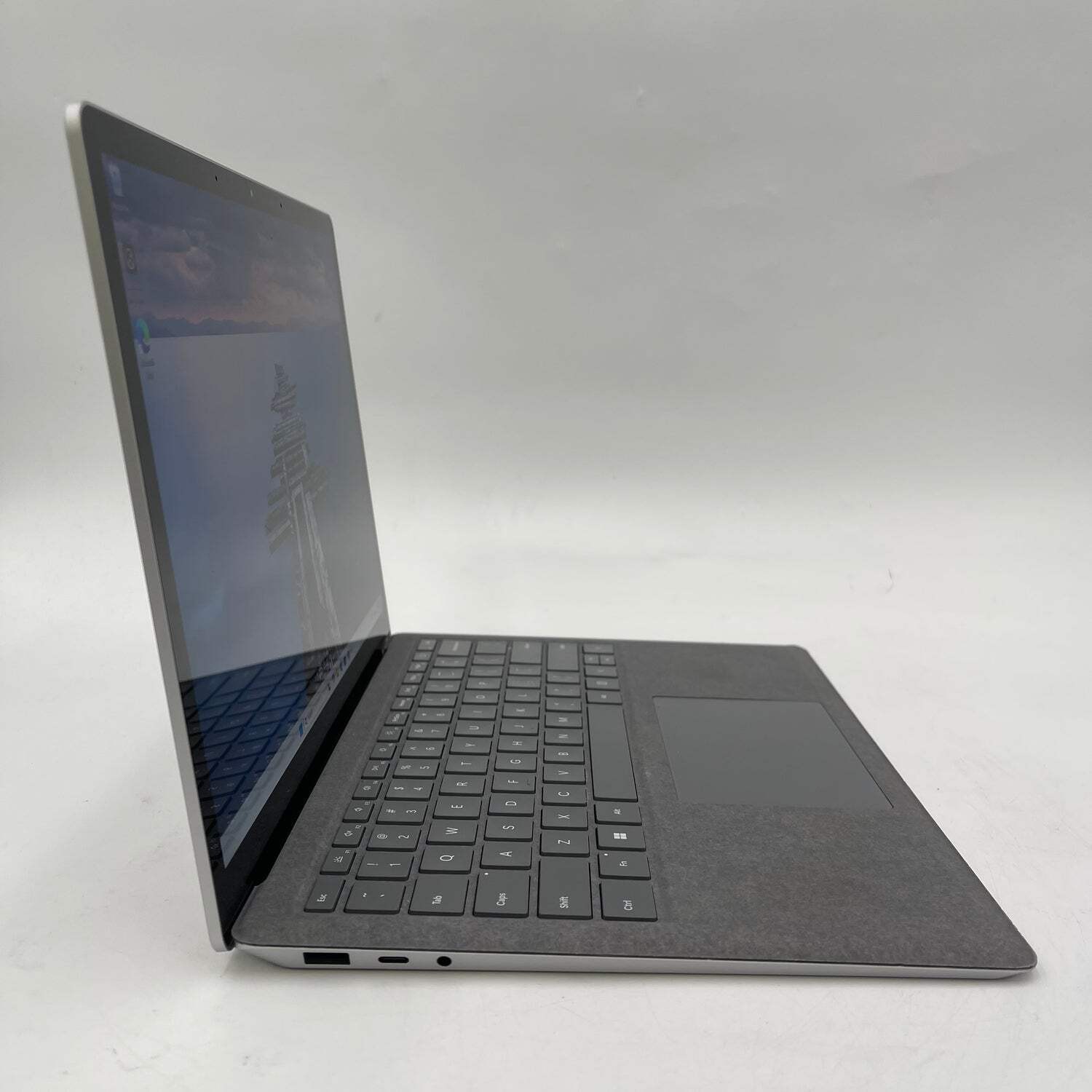 Microsoft Surface Laptop 4 1950 13.5″ i5-1135G7 2.4GHz 512GB SSD