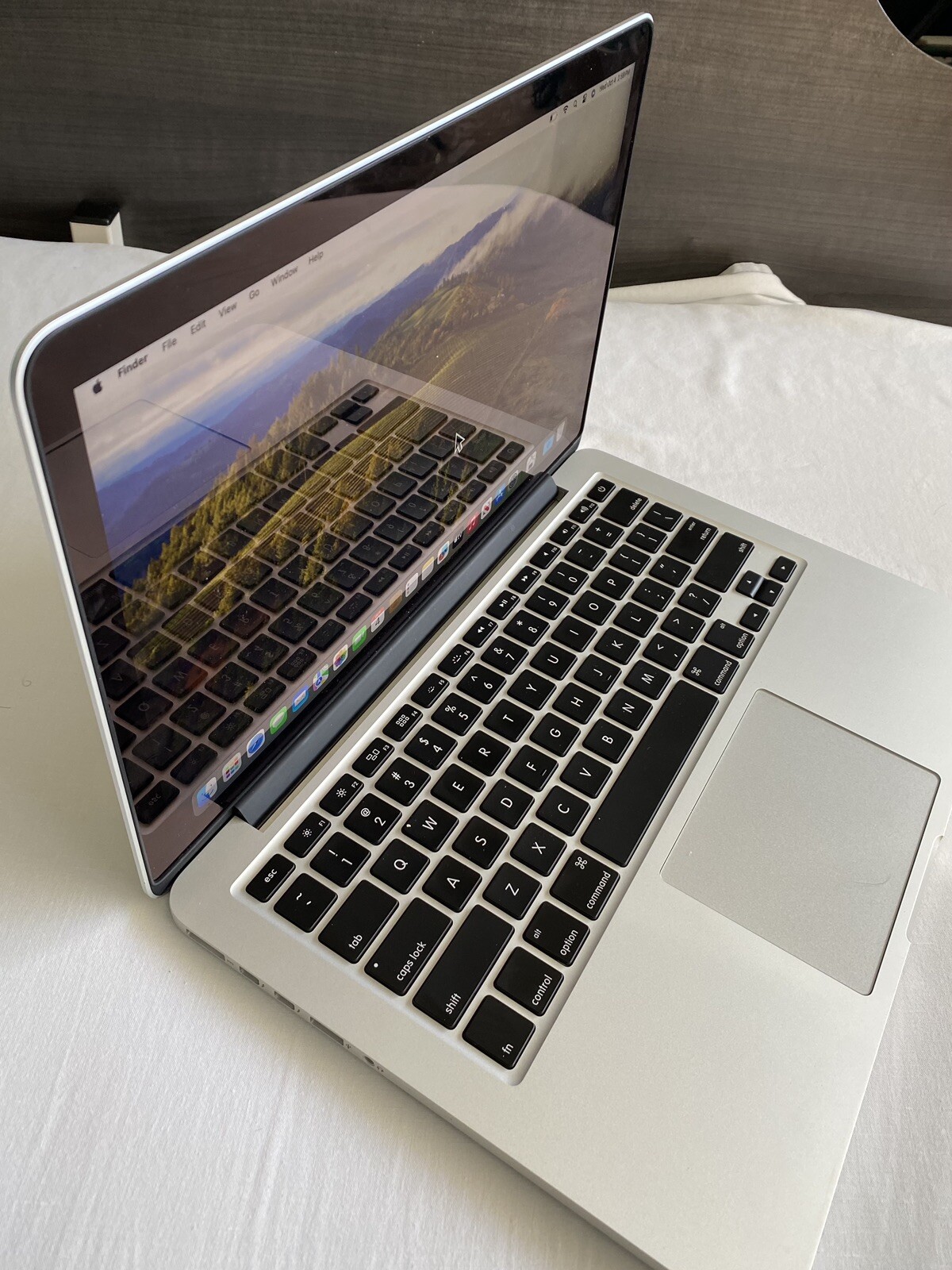 Apple MacBook Pro 13” Intel Core i5 2.7GHz – macOS 15.5 Sequoia