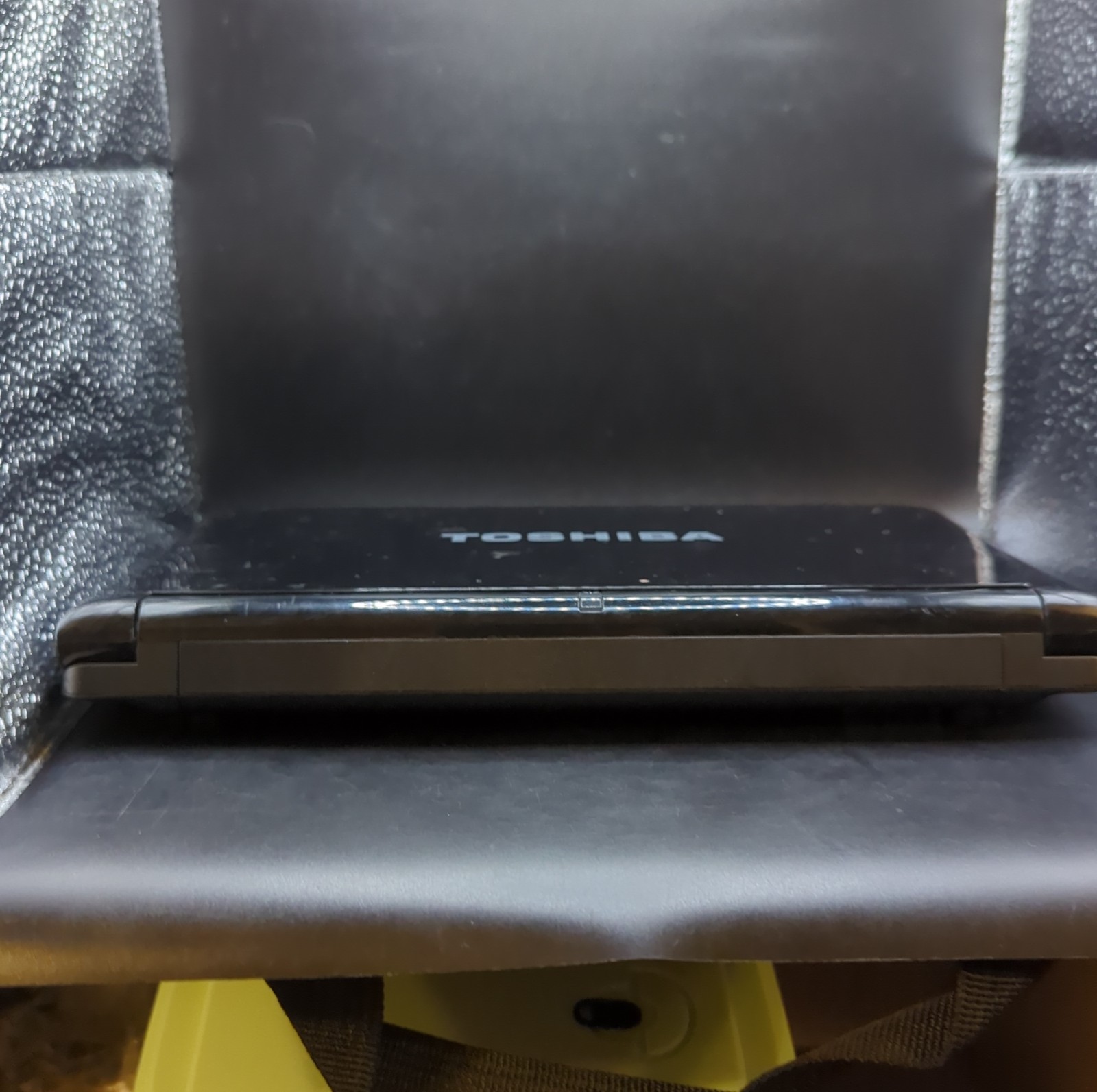 Toshiba NB305-N310 Laptop N450 1.66GHz 2GB RAM 140GB HDD Windows XP *READ*