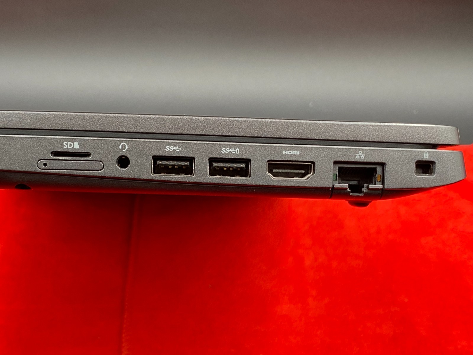 DELL PRECISION 3541 15.6″ FHD i7-9850H 16GB RAM 256GB SSD QUADROP620 BATTERY 94%