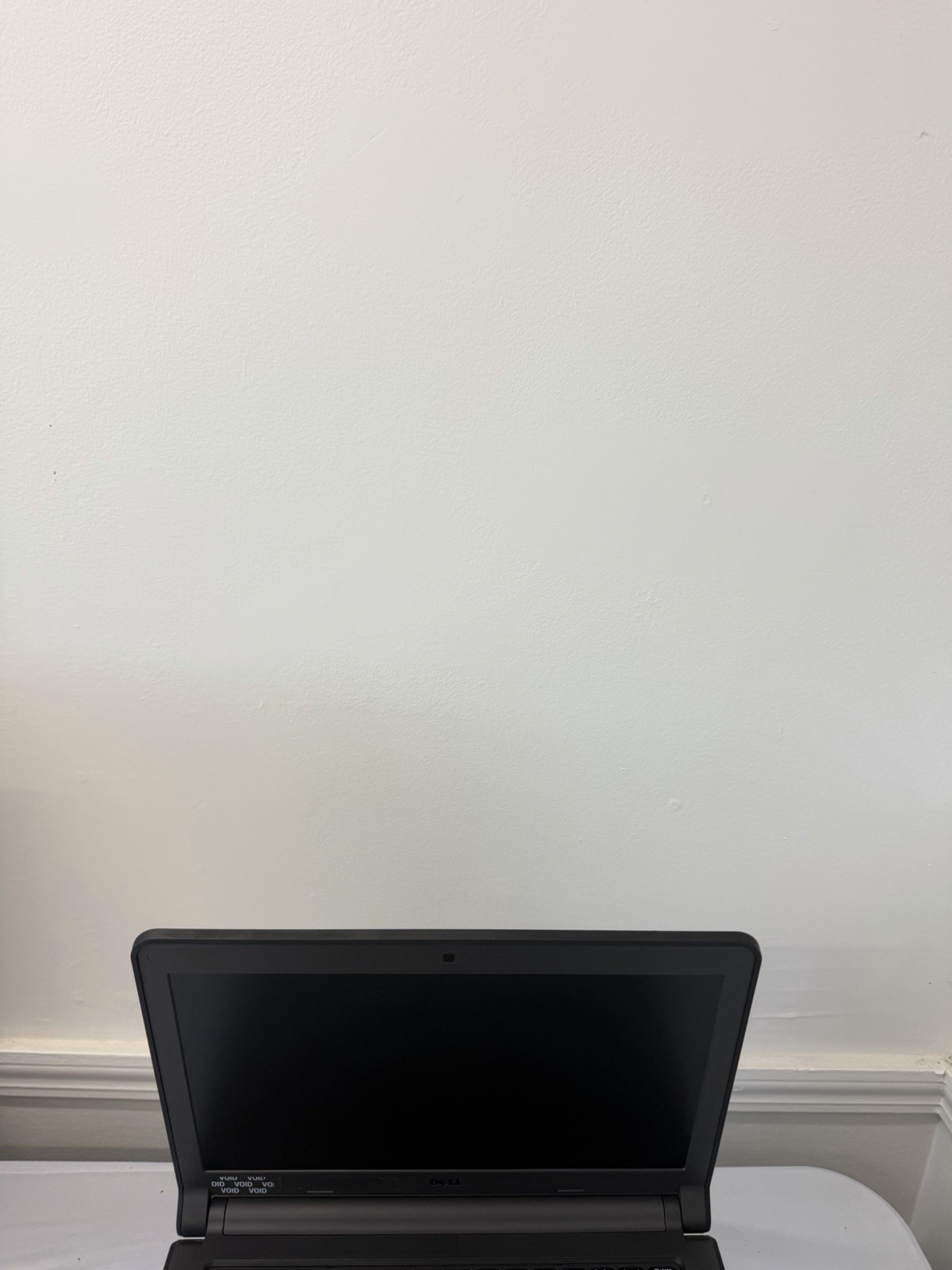Dell Latitude 3350 Laptop – Good Screen – Intel Celeron 3215U – Read Des