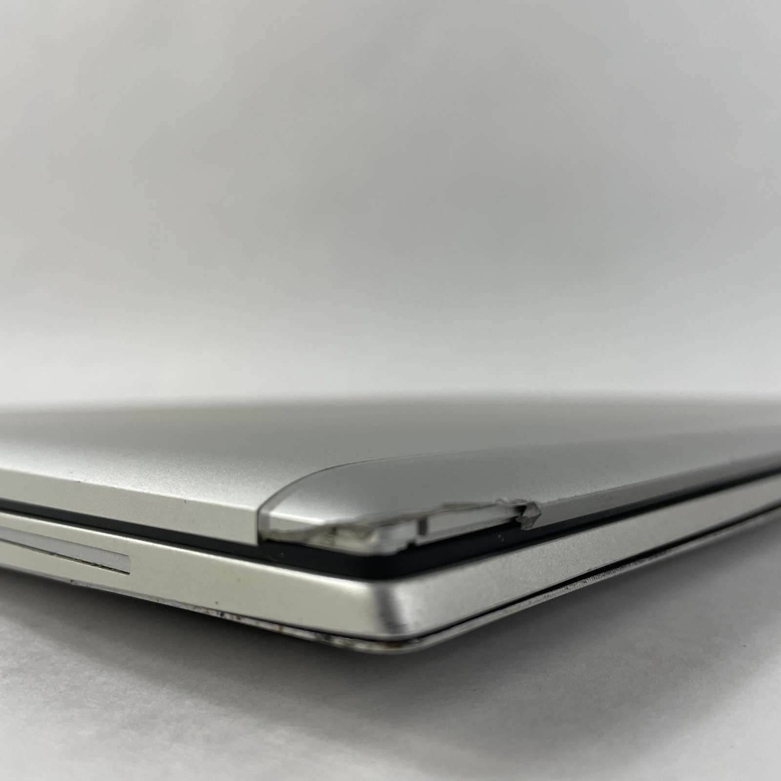 HP EliteBook 850 G7 15.6″ i5-10210U 1.60 GHz 8 GB RAM No SSD/OS/AC – Bad Edge