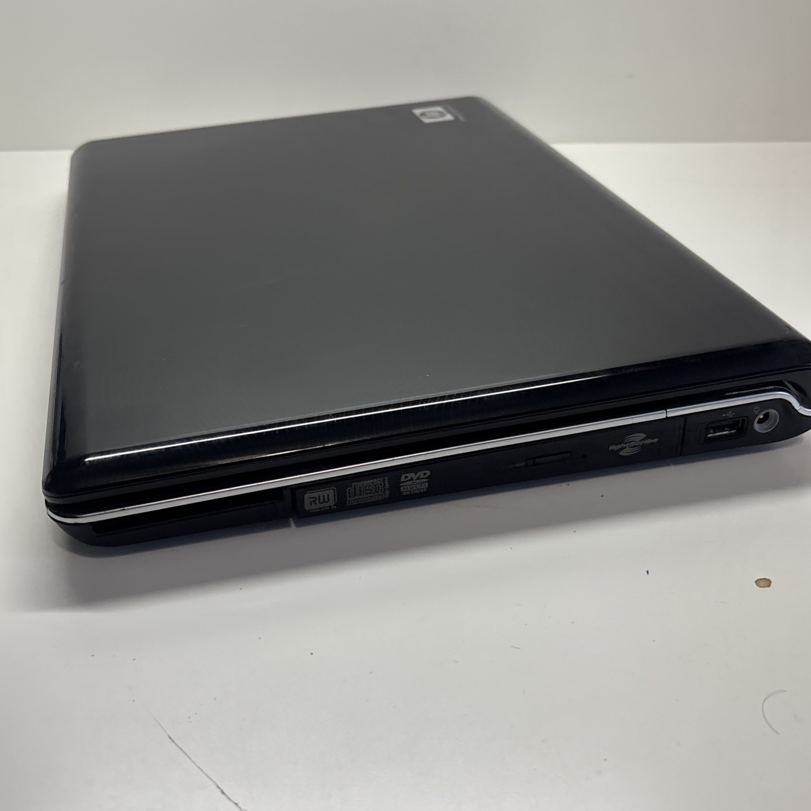 Hp Pavilion DV6000 Intel Centrino duo – 15.6″. No HDD. Boots to BIOS.
