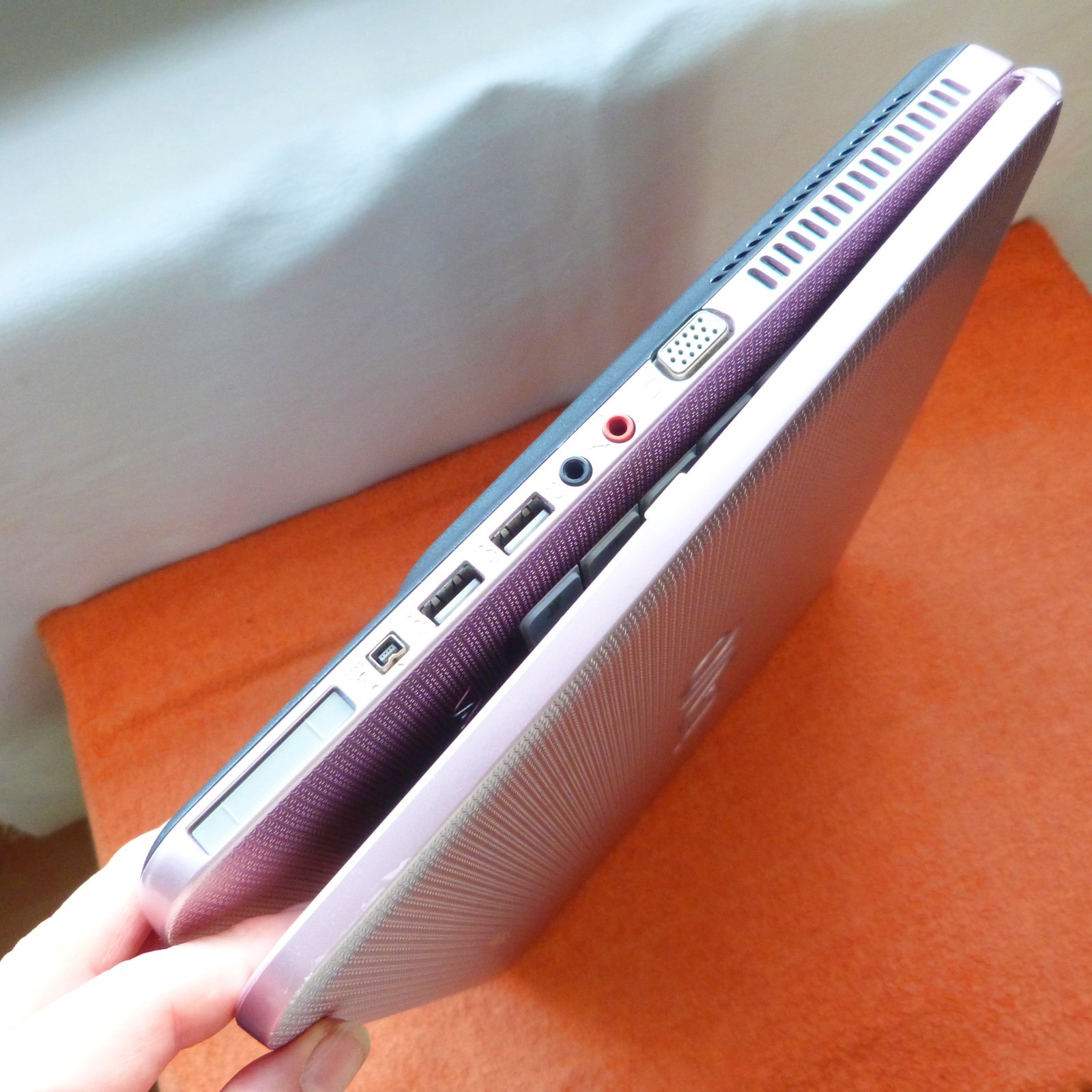 Sony Vaio NS38 ROSE PINK SPECIAL 14″ XBLACK l Windows 10 l 4GB RAM DVDRW