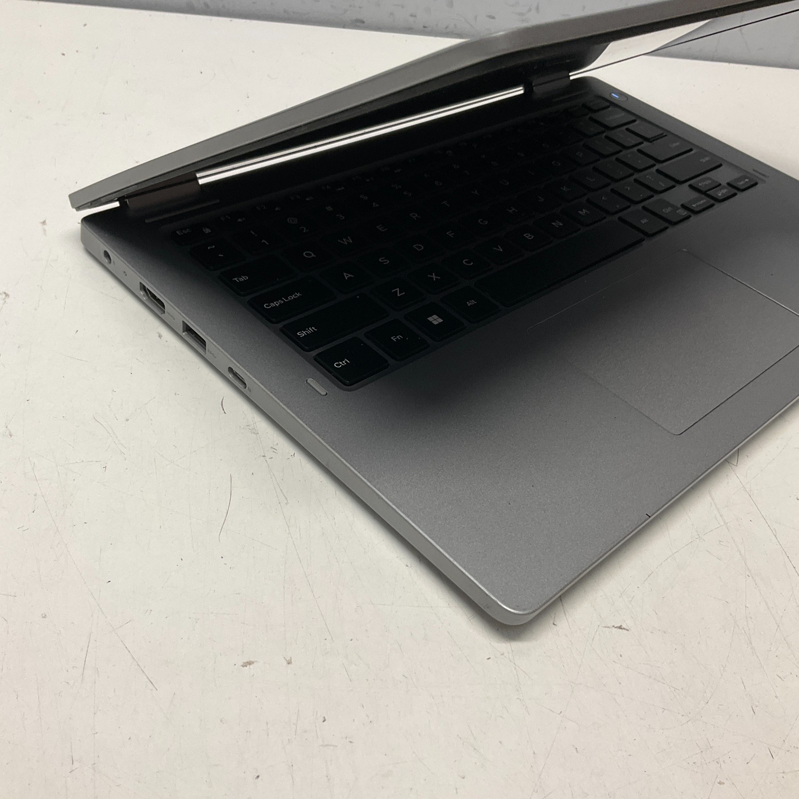 Dell Latitude 3310 2-in-1 Intel i5-8265U 1.60GHz 4GB RAM 256GB SSD Win 11 READ