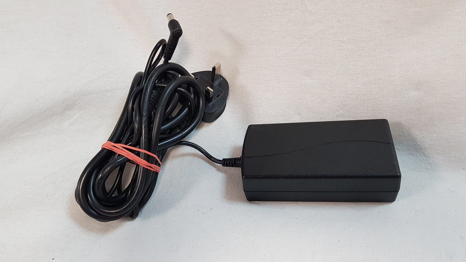 iBase se-102-n Intel Atom E3950 4GB 64GB SSD NO OS Mini PC Digital Signage