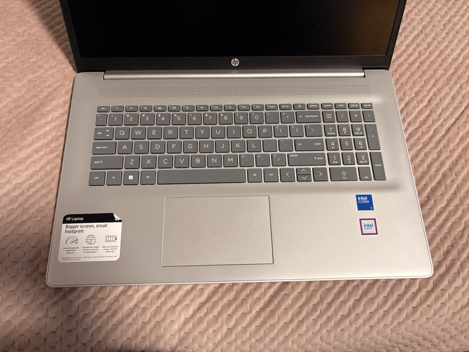 HP Laptop 17-cn4033cl 17.3″ i5 16GB RAM 512GB SSD Win11 Silver Iris Xe