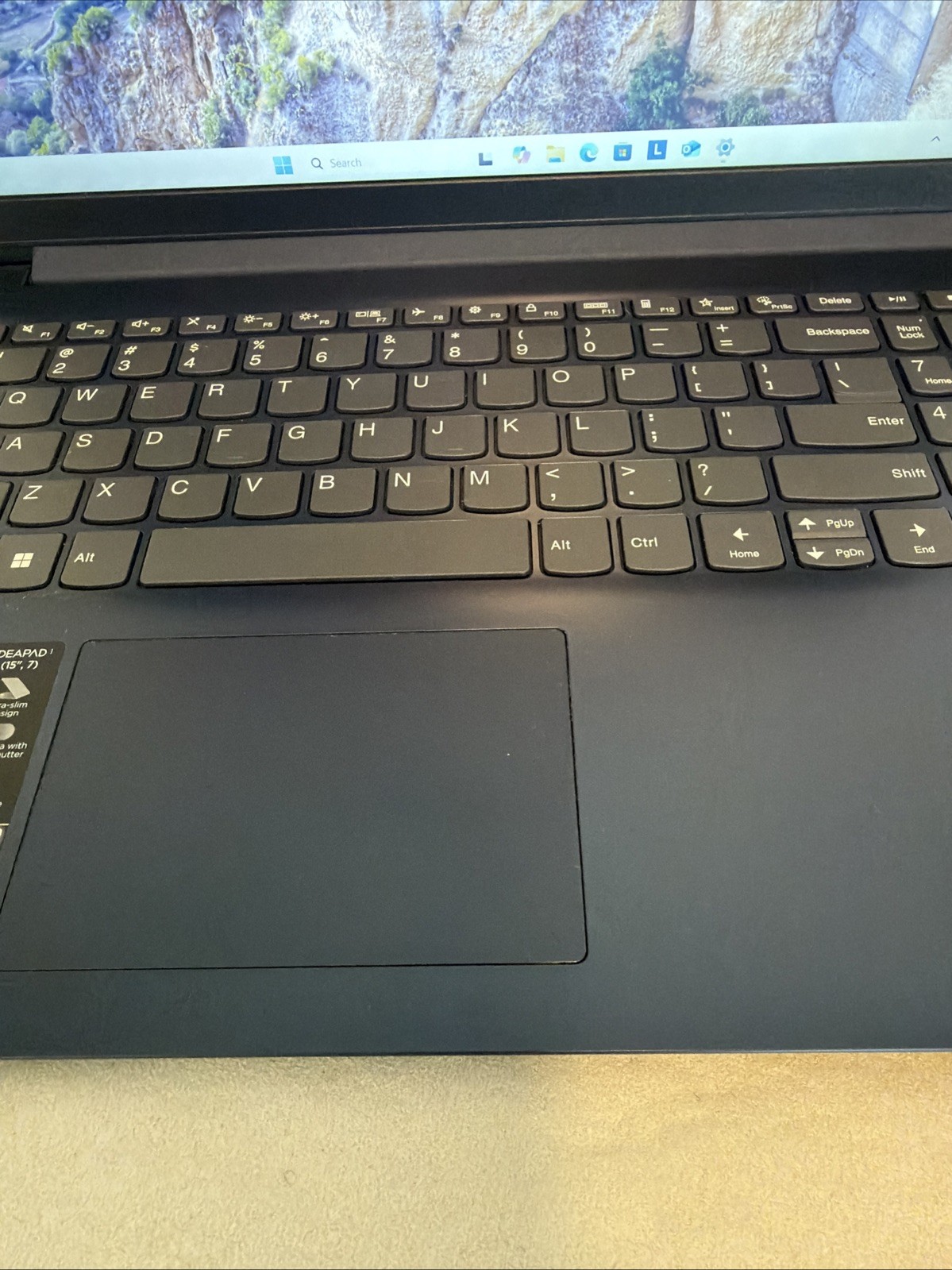 Lenovo IdeaPad 1 15AMN7 AMD Ryzen 3 7320u 8GB 256GB SSD Windows 11Home