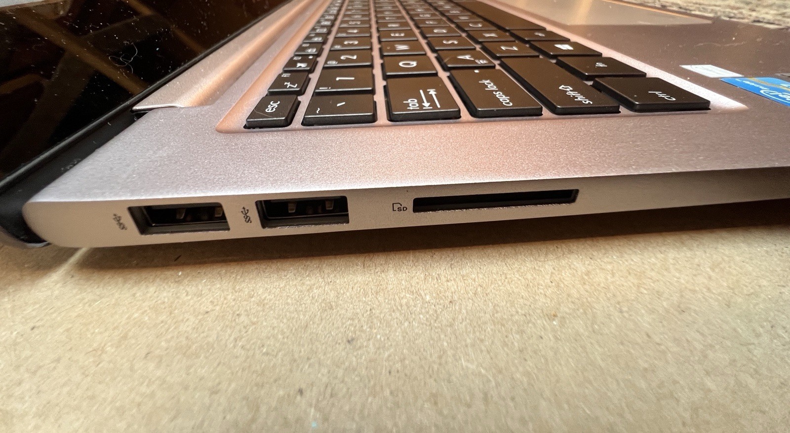 Asus Zenbook UX303UB, I7,12G Ram SSD250 G Nvidia Touch Screen Win 11 Pro No:2