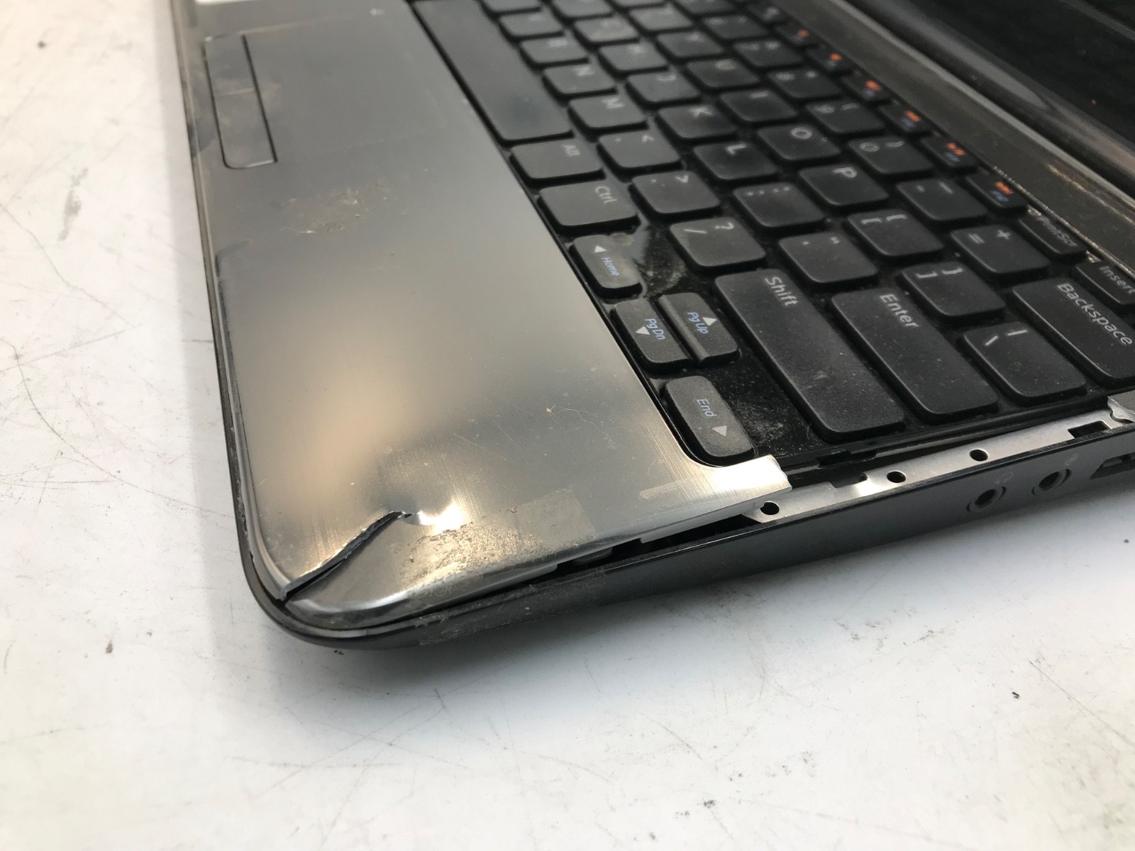 Dell Inspiron 11z 1121 Intel Core i3-330UM 11.6″ Laptop-BOOTS/CASE DAMAGE MZ